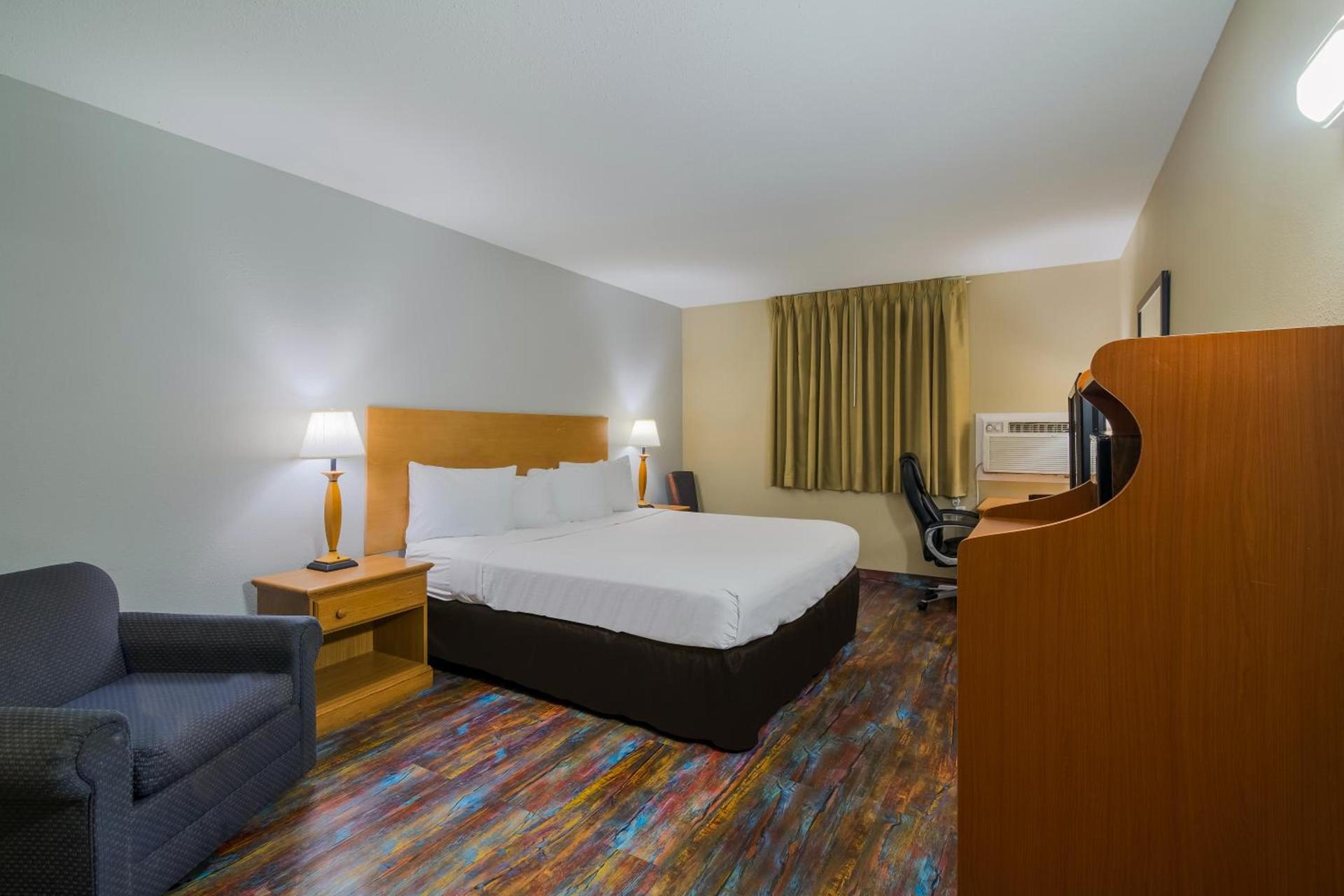 Americas Best Value Inn Fargo photo 18
