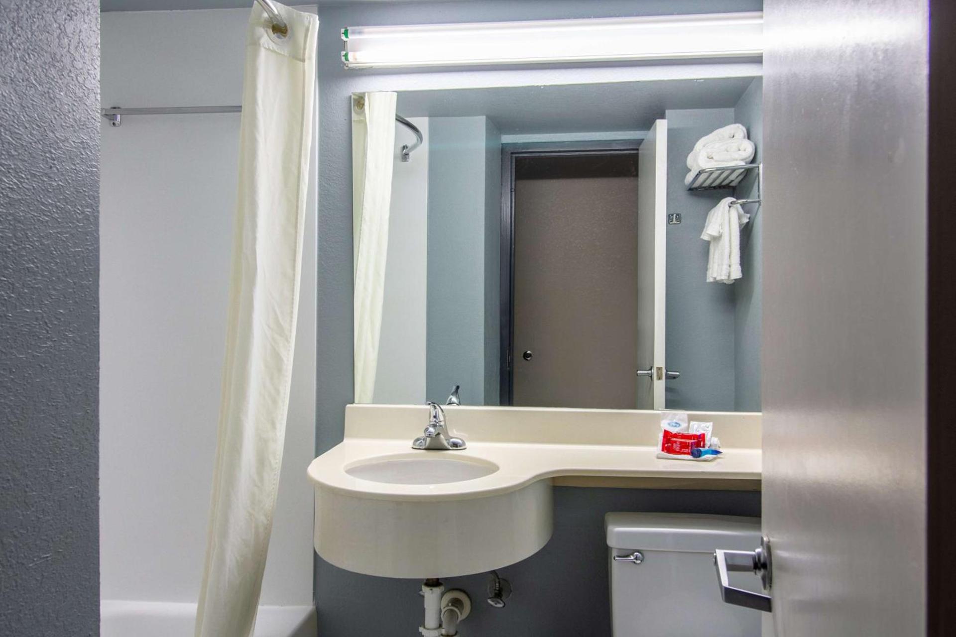 SureStay Plus Hotel by Best Western Houston Medical Center photo 33