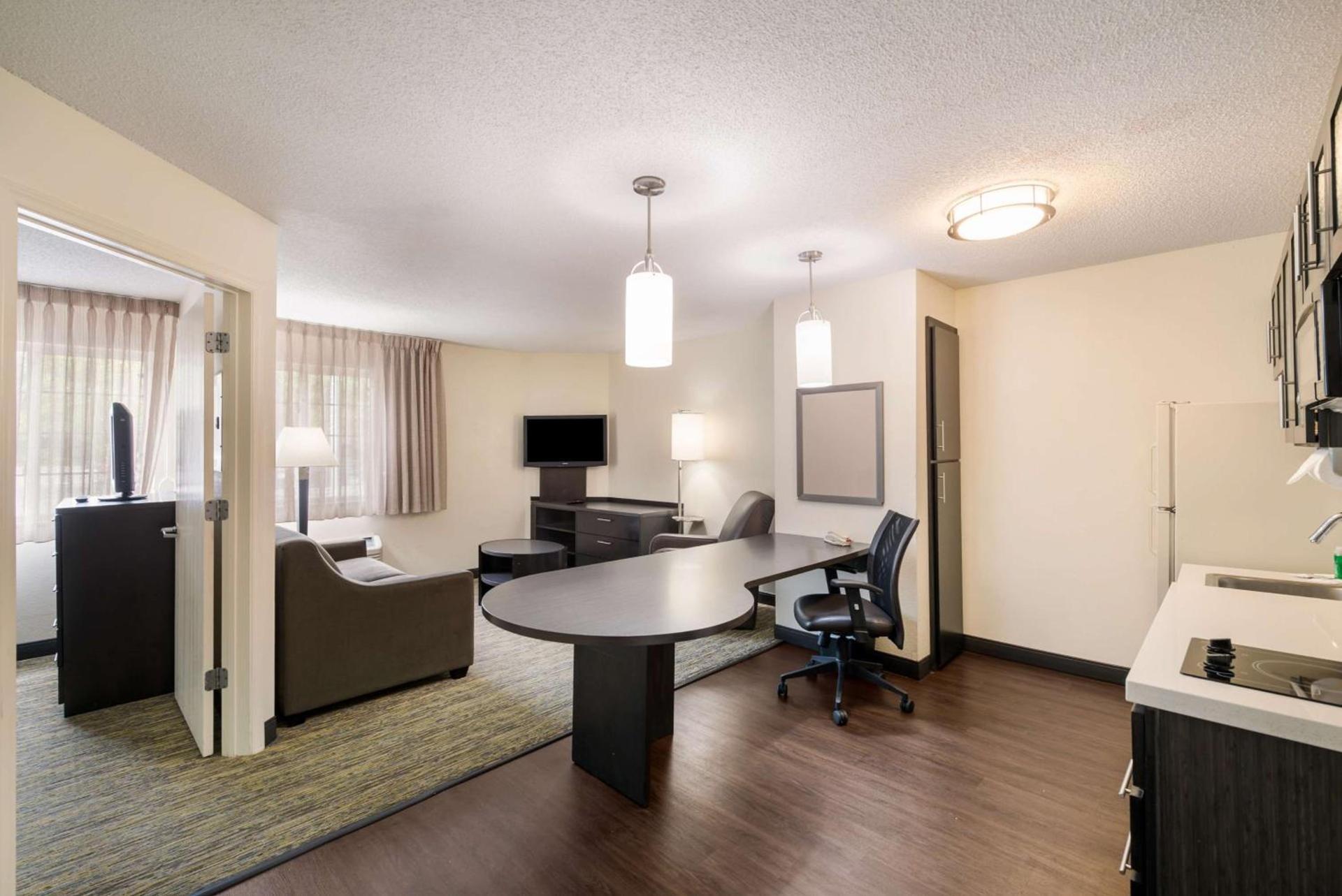 Sonesta Simply Suites Hampton photo 6
