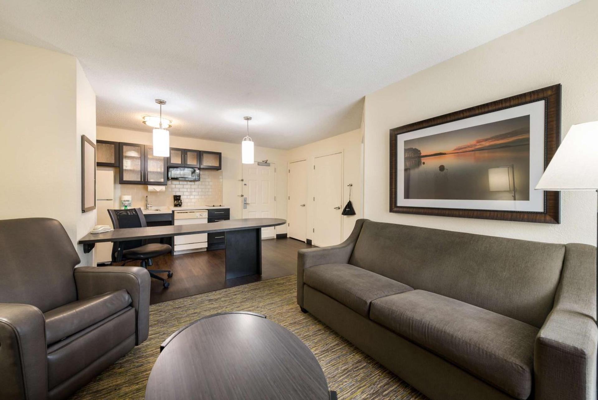 Sonesta Simply Suites Hampton photo 7