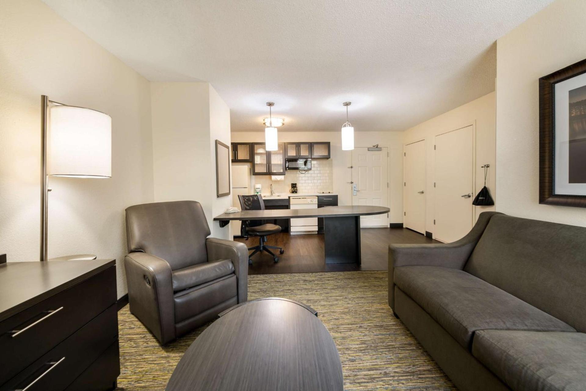 Sonesta Simply Suites Hampton photo 8