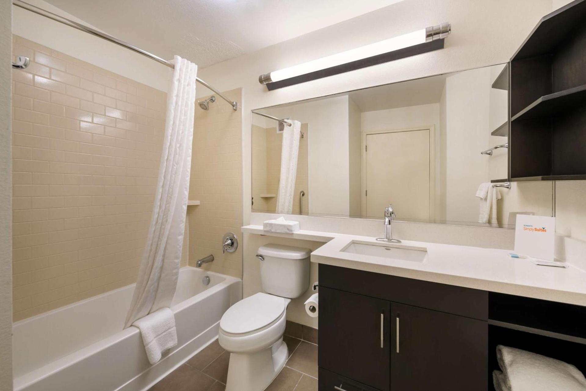 Sonesta Simply Suites Hampton photo 12