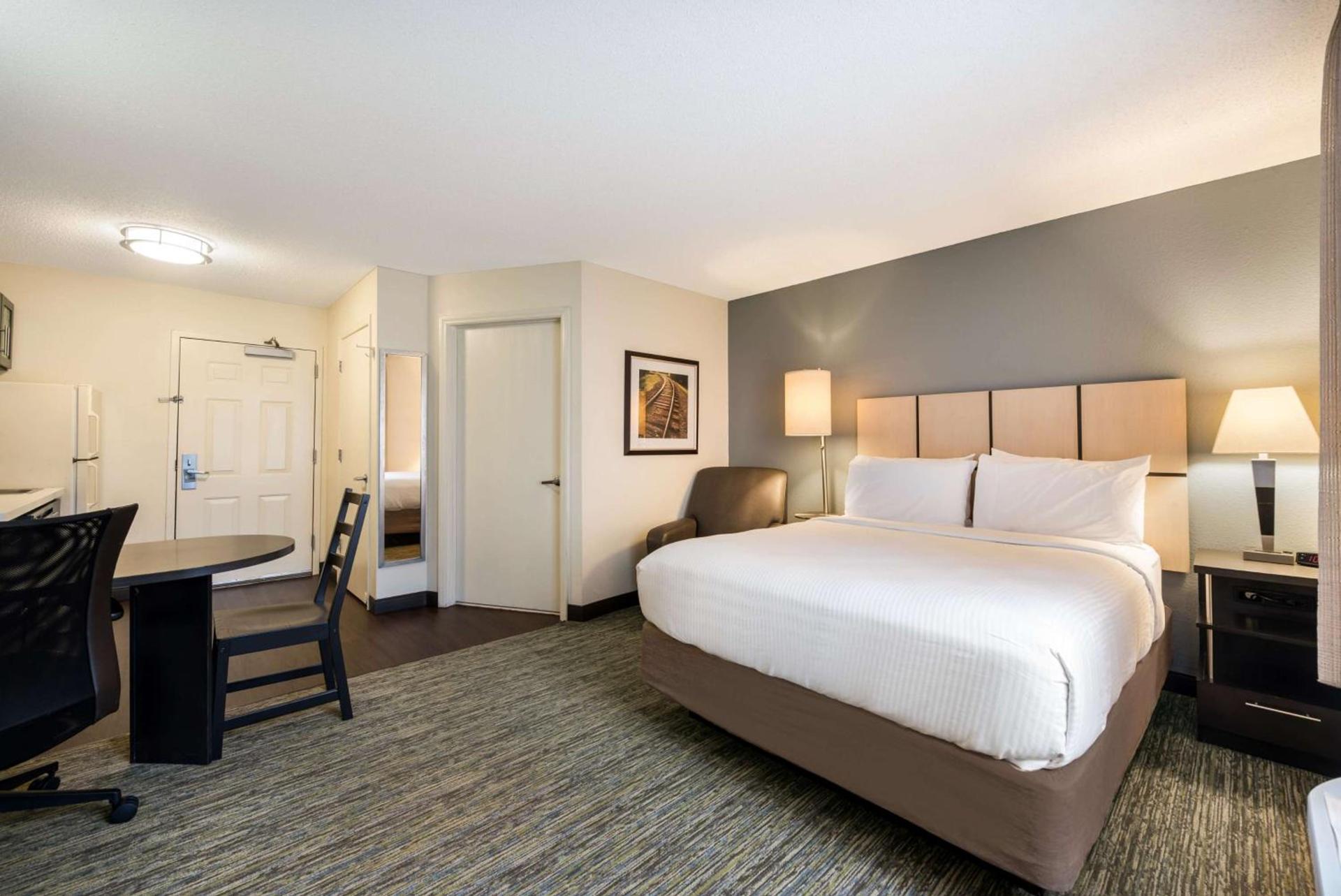 Sonesta Simply Suites Hampton photo 14