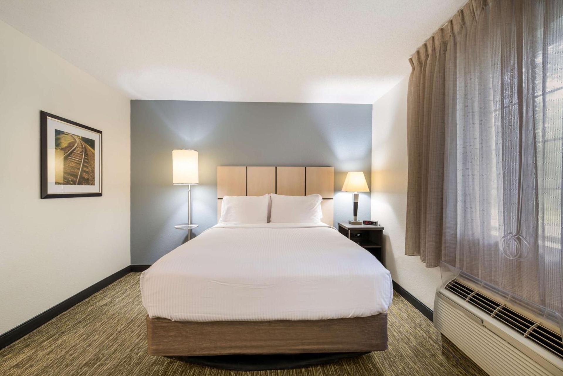 Sonesta Simply Suites Hampton photo 15