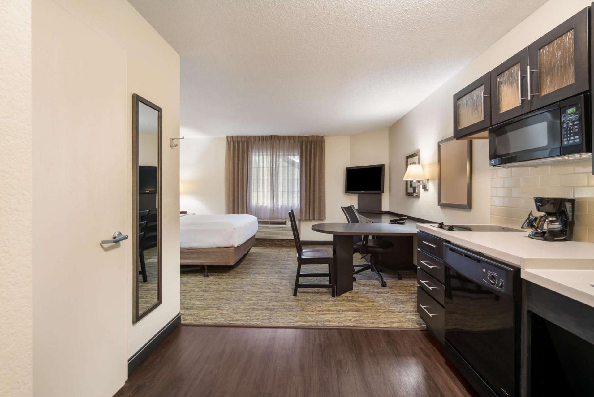 Sonesta Simply Suites Hampton photo 17