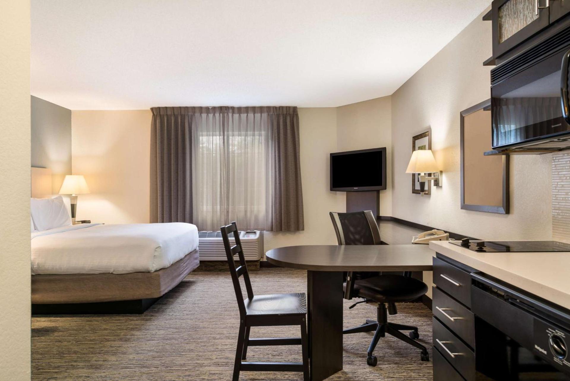 Sonesta Simply Suites Hampton photo 18