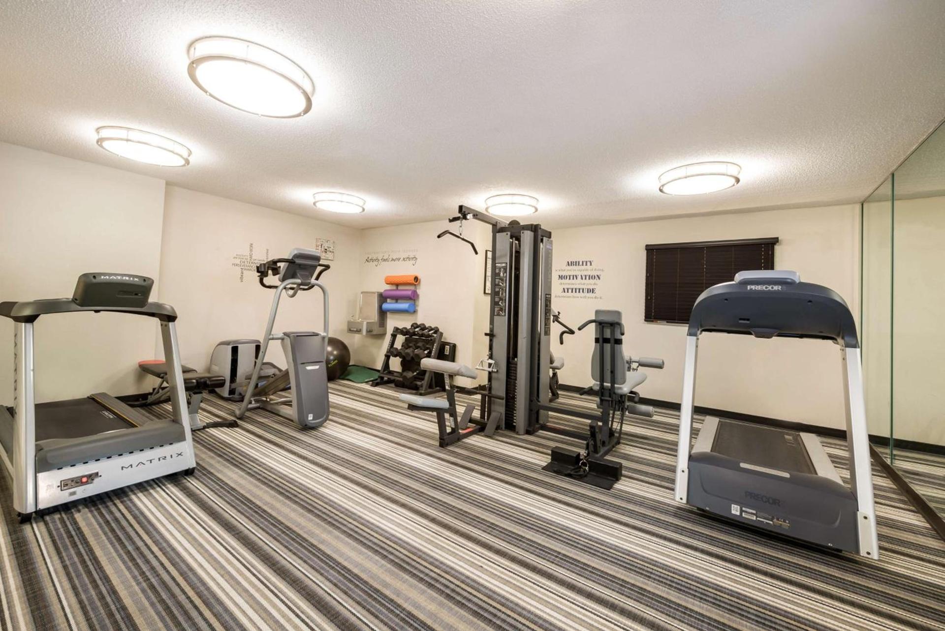 Sonesta Simply Suites Hampton photo 31