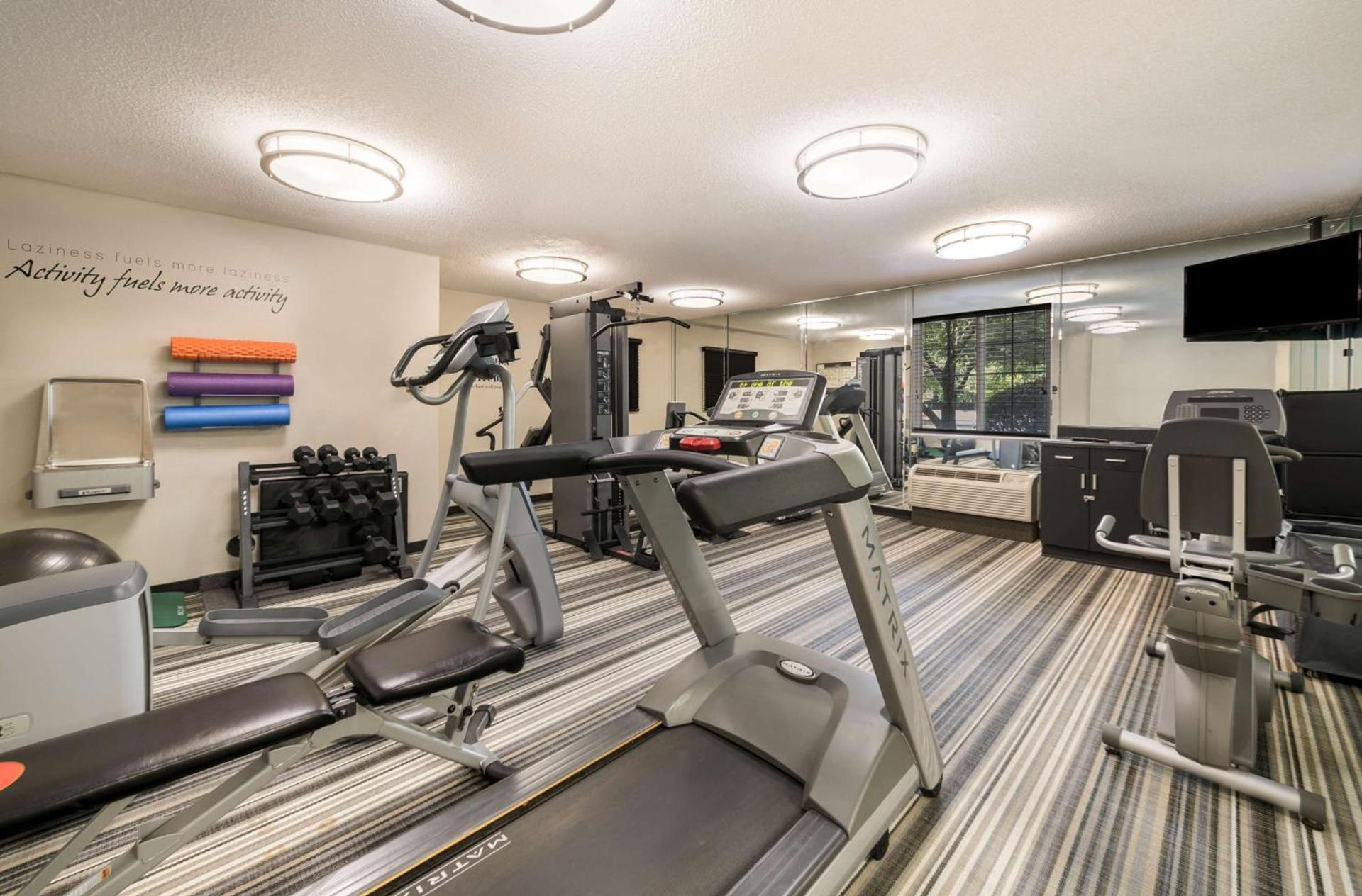 Sonesta Simply Suites Hampton photo 32