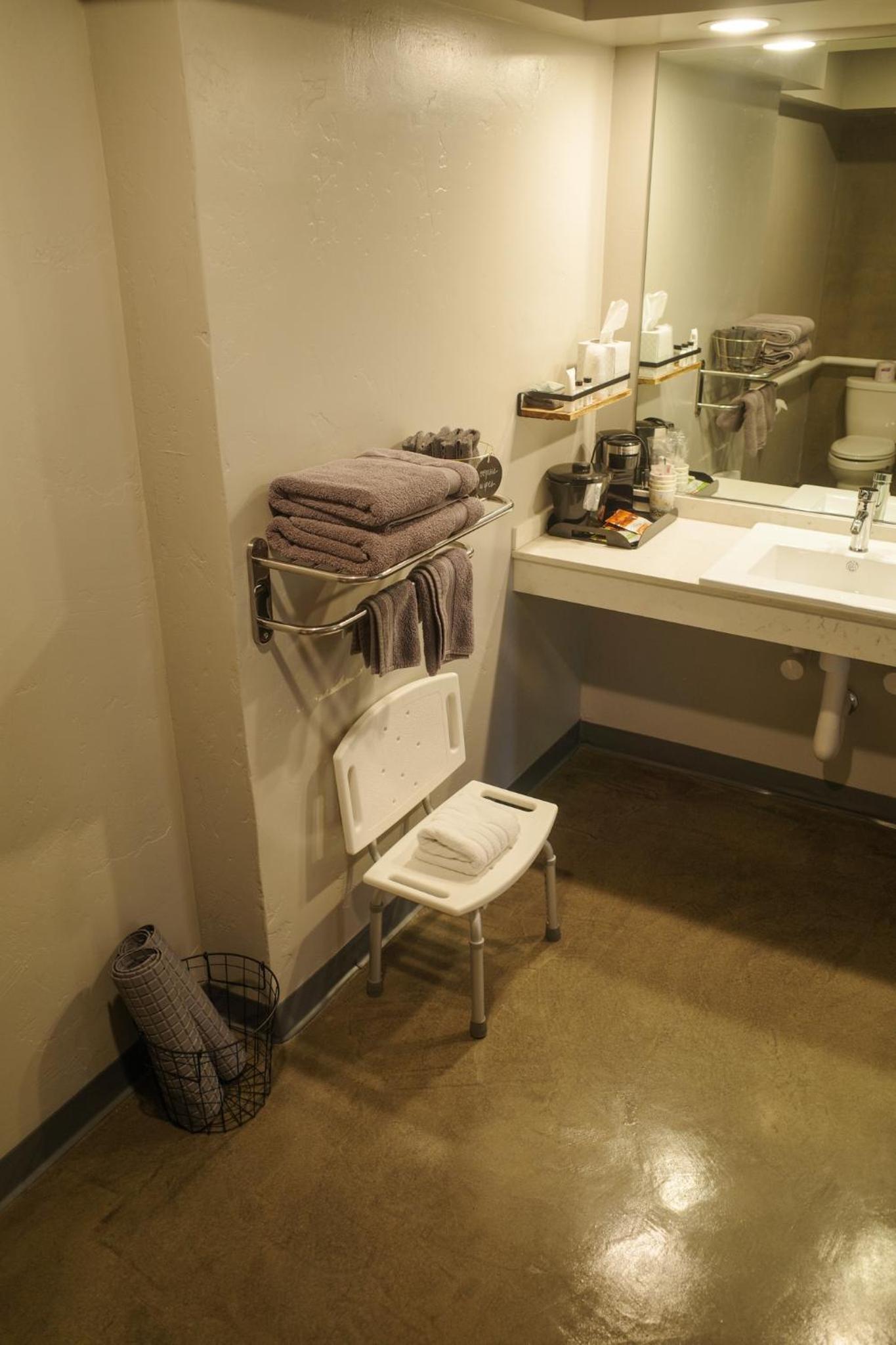 Americana Modern Hotel photo 25