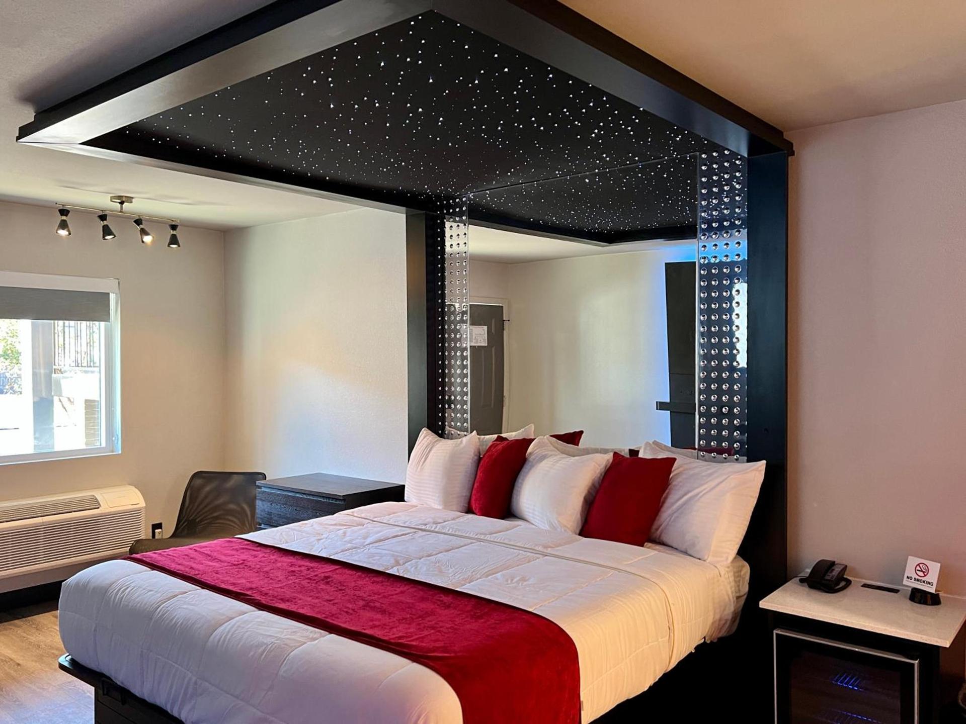 Imperial Suites, Adults Only photo 61