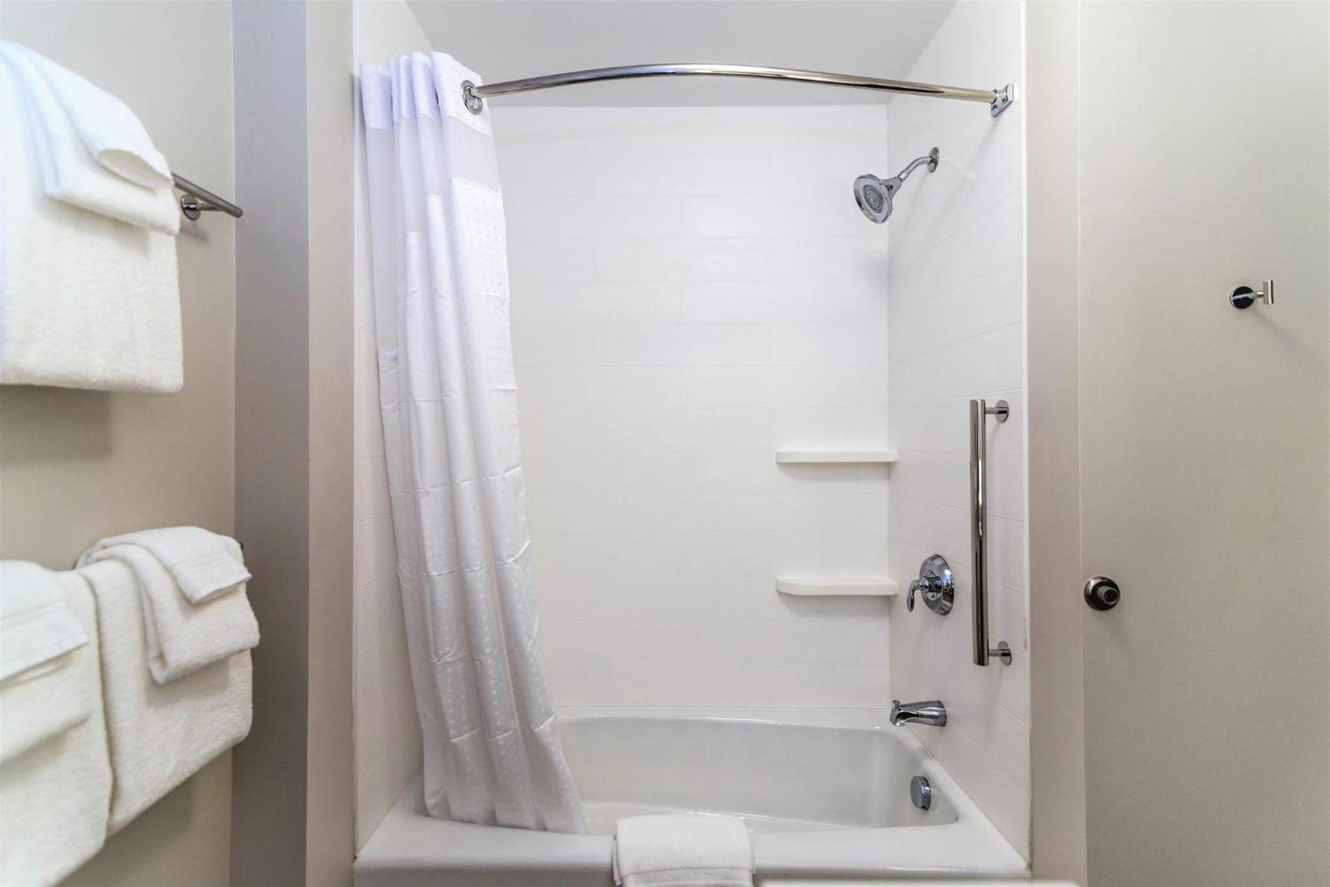 Holiday Inn Express & Suites Allen Park by IHG photo 25