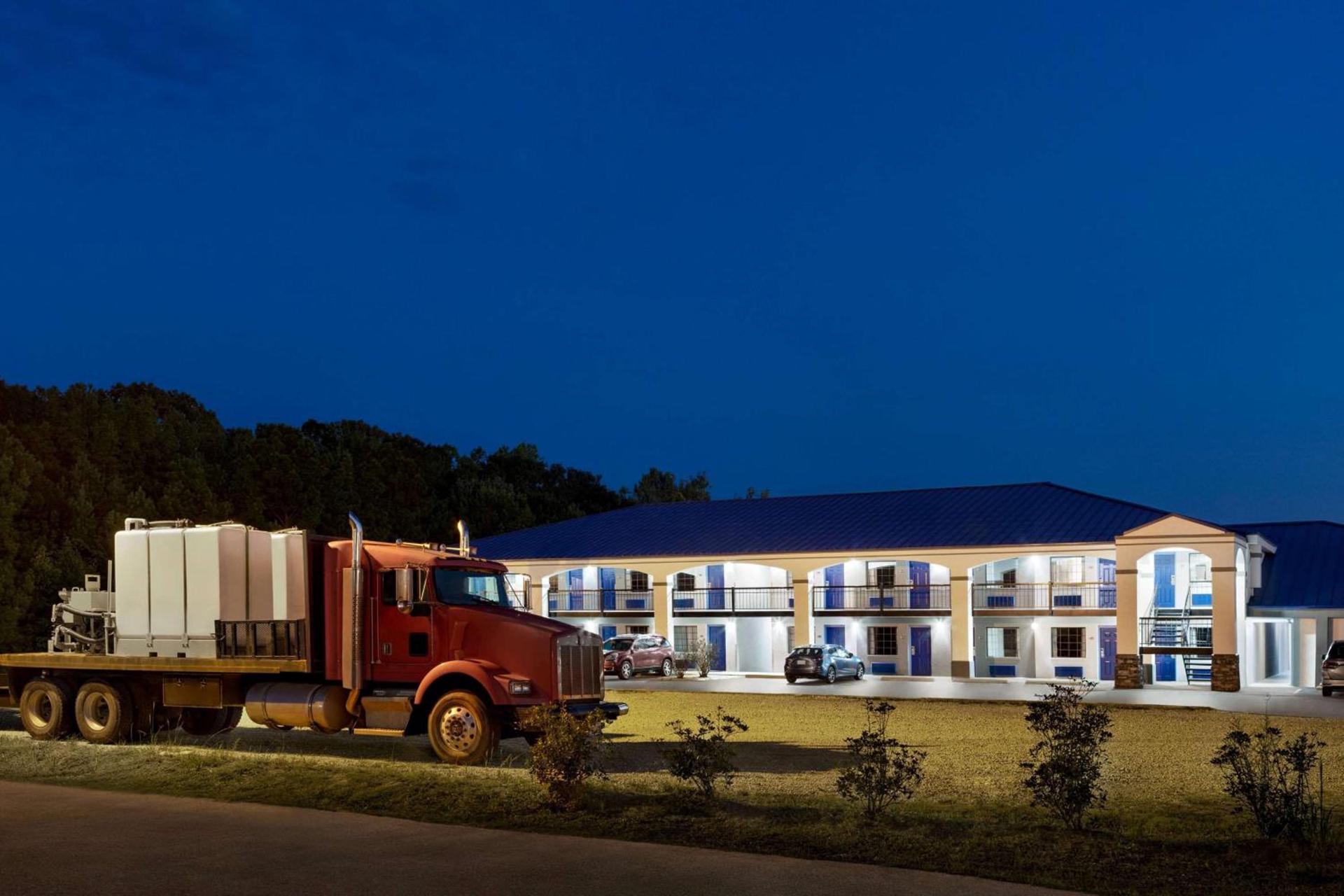 Days Inn by Wyndham Fulton photo 5