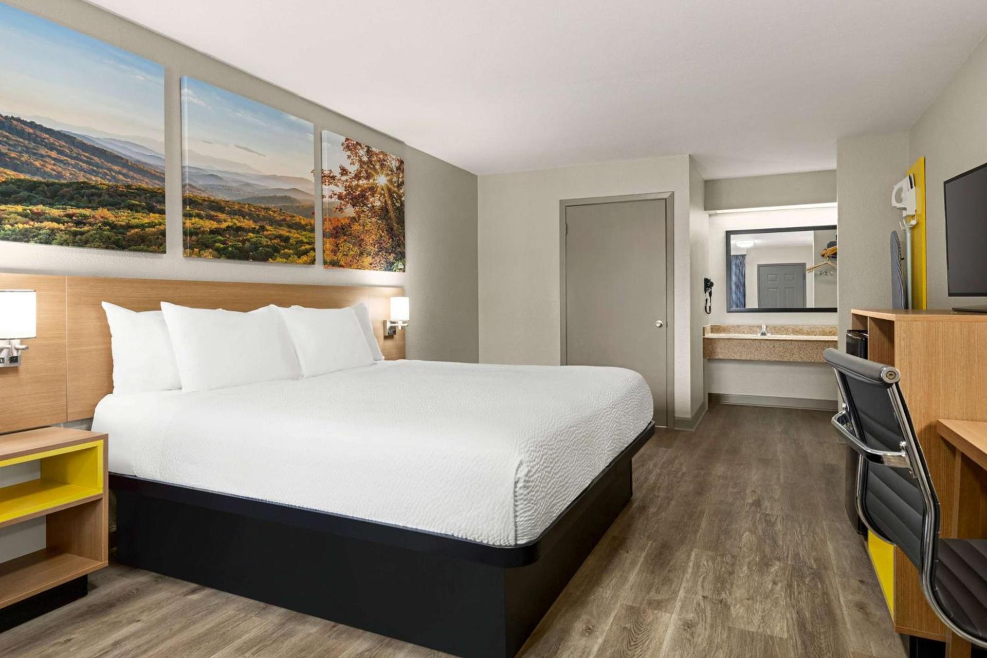 Days Inn by Wyndham Fulton photo 11