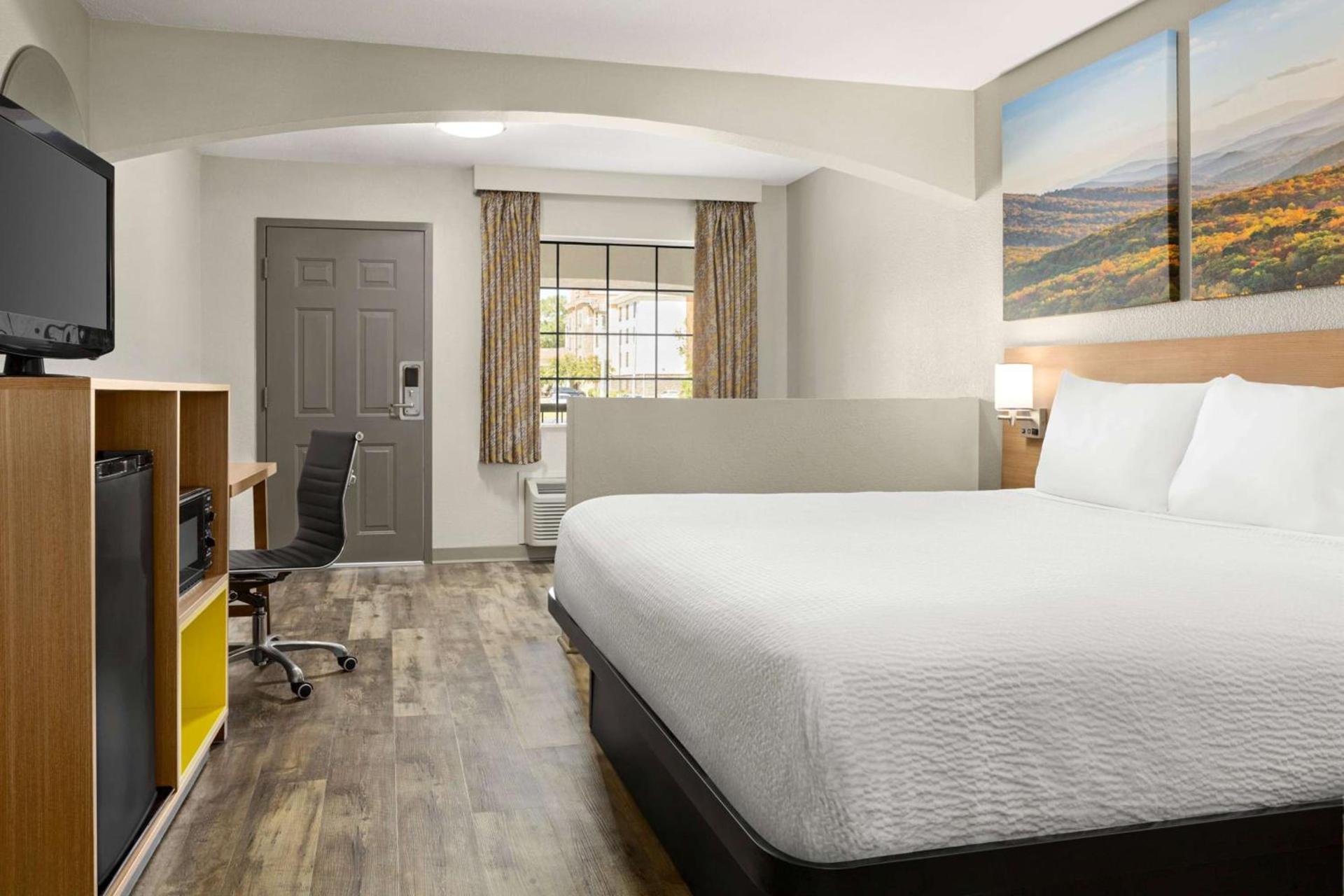 Days Inn by Wyndham Fulton photo 16