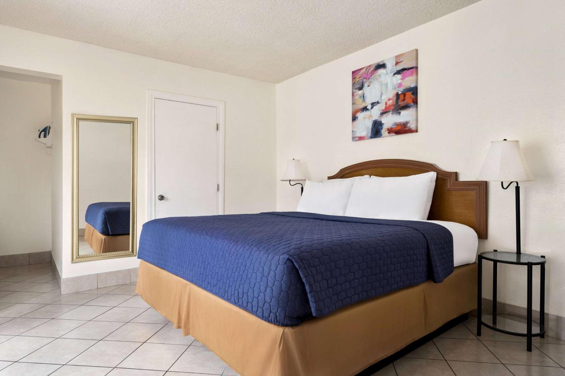 Travelodge by Wyndham Las Vegas photo 11
