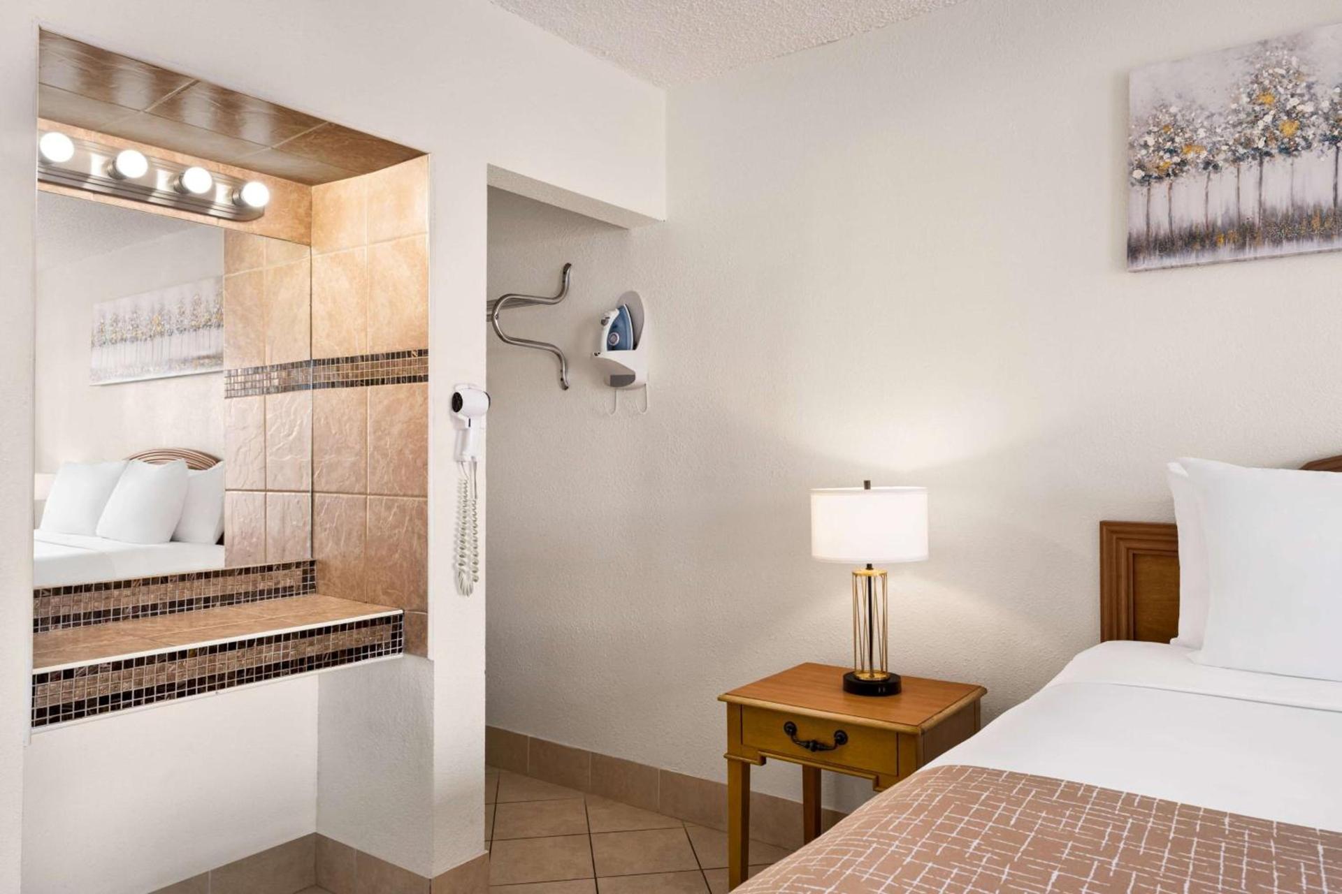 Travelodge by Wyndham Las Vegas photo 14
