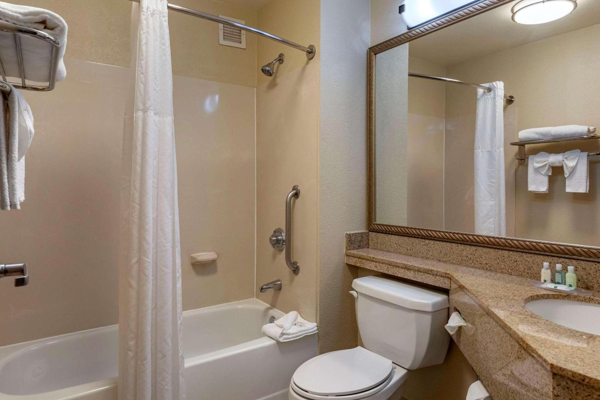 Quality Inn Placentia Anaheim Fullerton photo 27