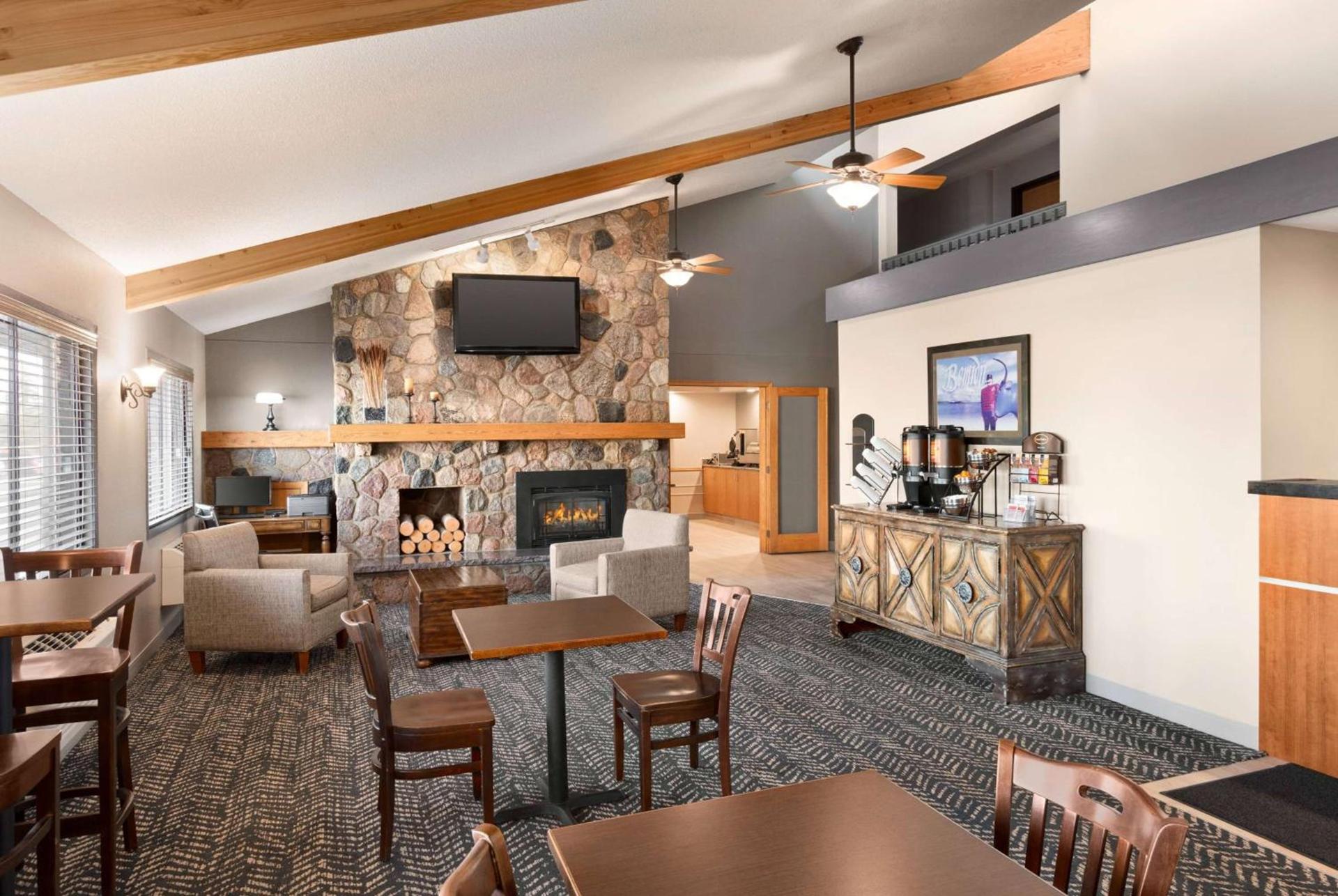 AmericInn by Wyndham Bemidji photo 7