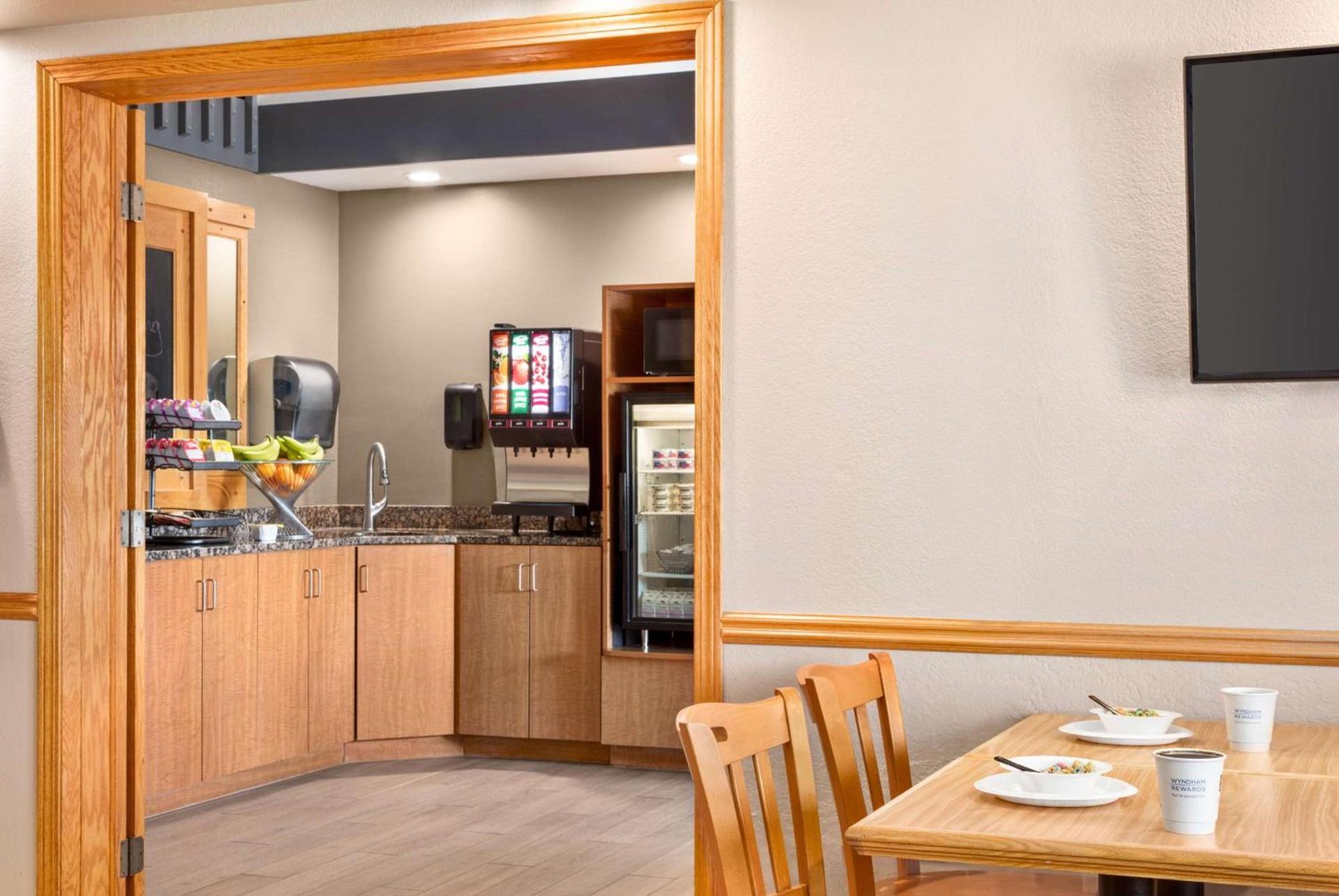 AmericInn by Wyndham Bemidji photo 14