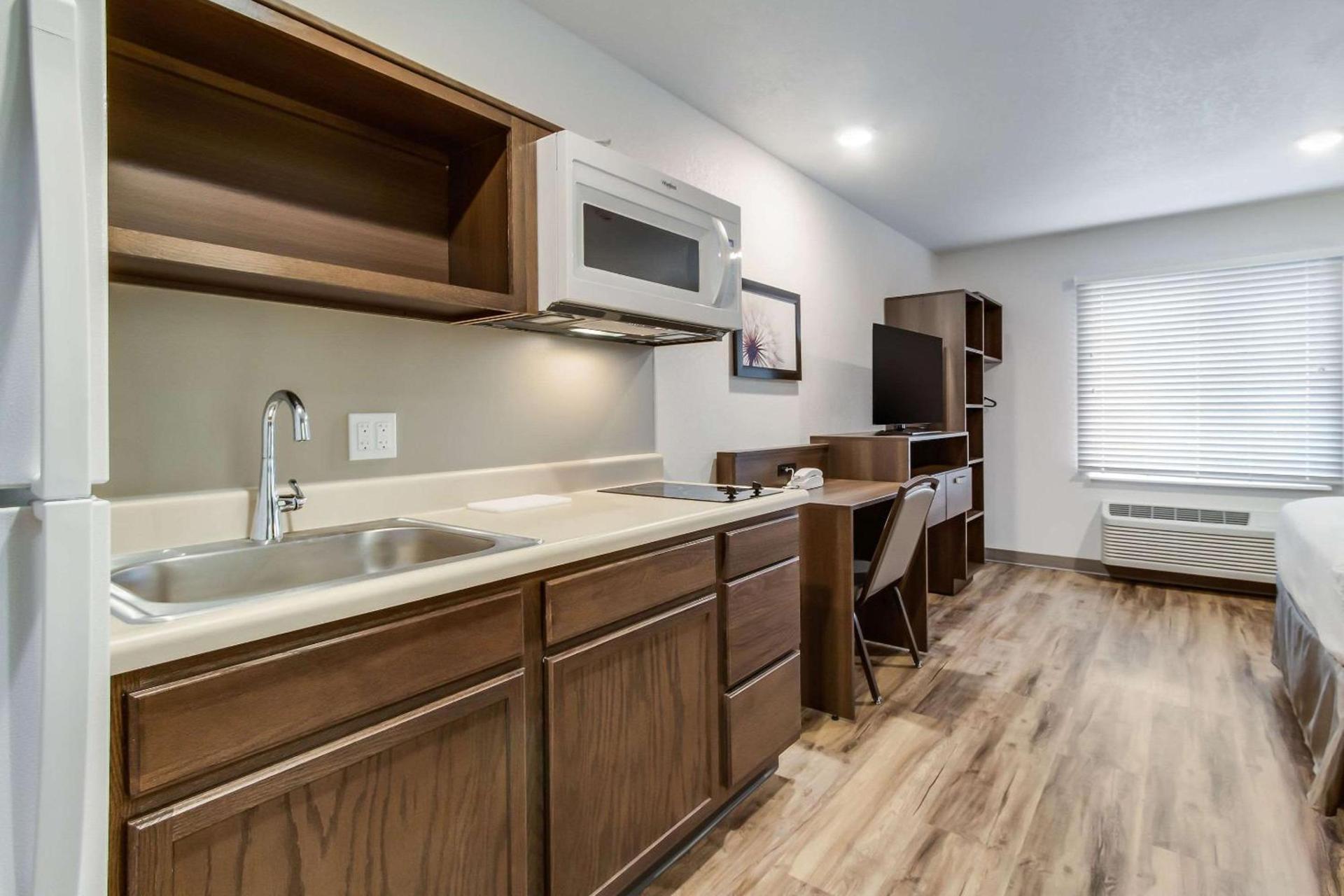WoodSpring Suites Harrisburg Linglestown photo 11