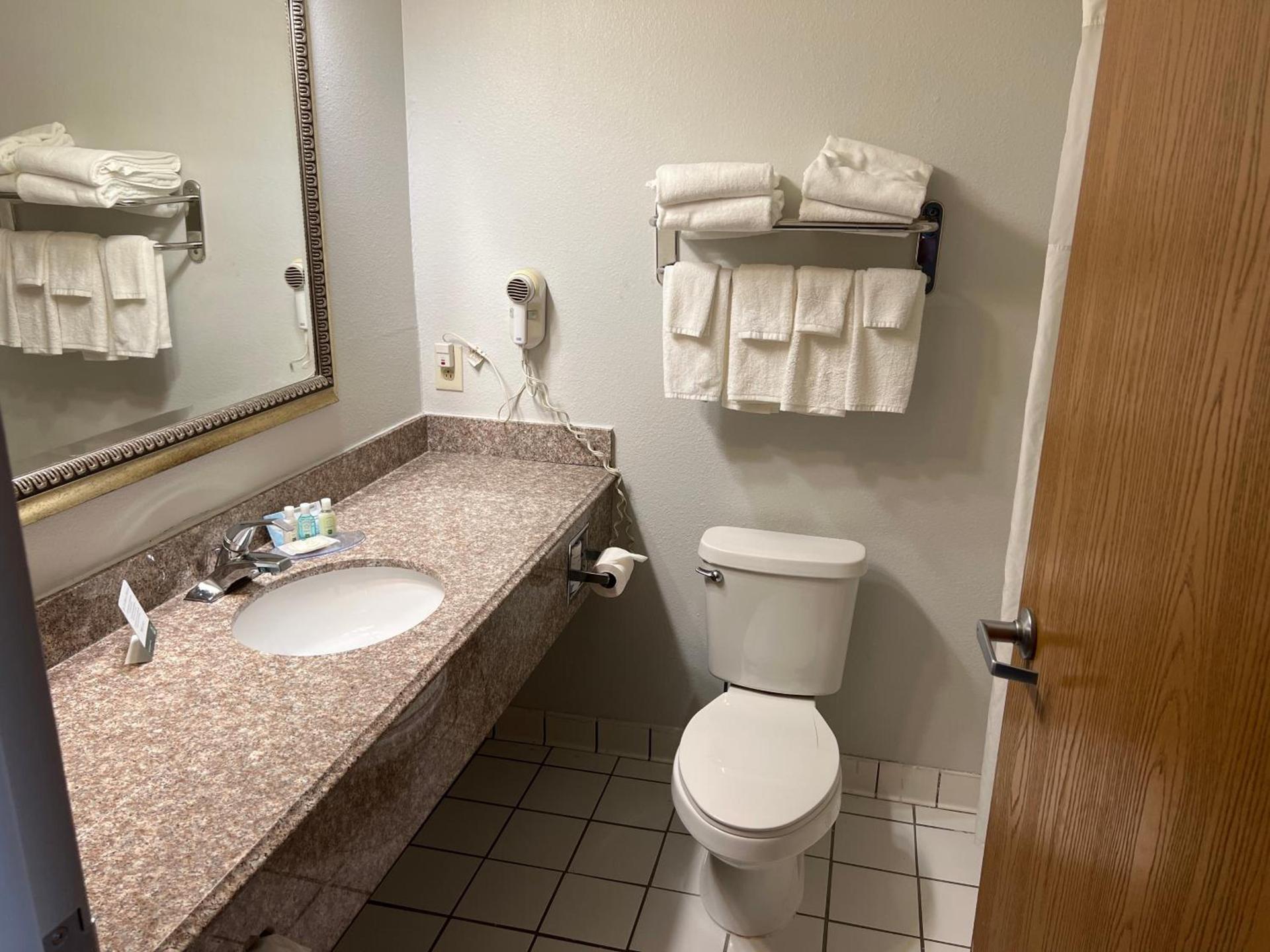 Quality Inn & Suites Portsmouth photo 26