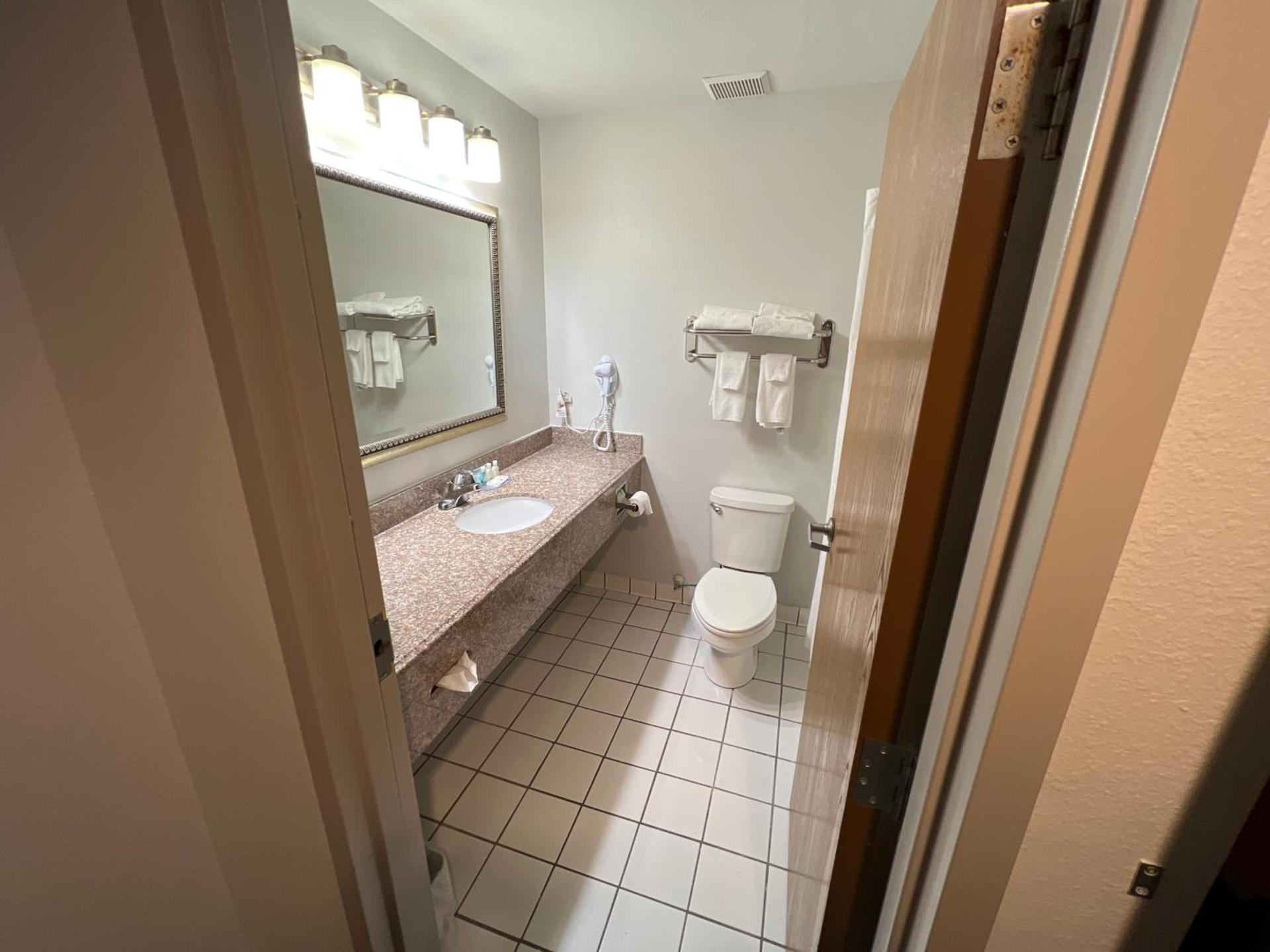 Quality Inn & Suites Portsmouth photo 30