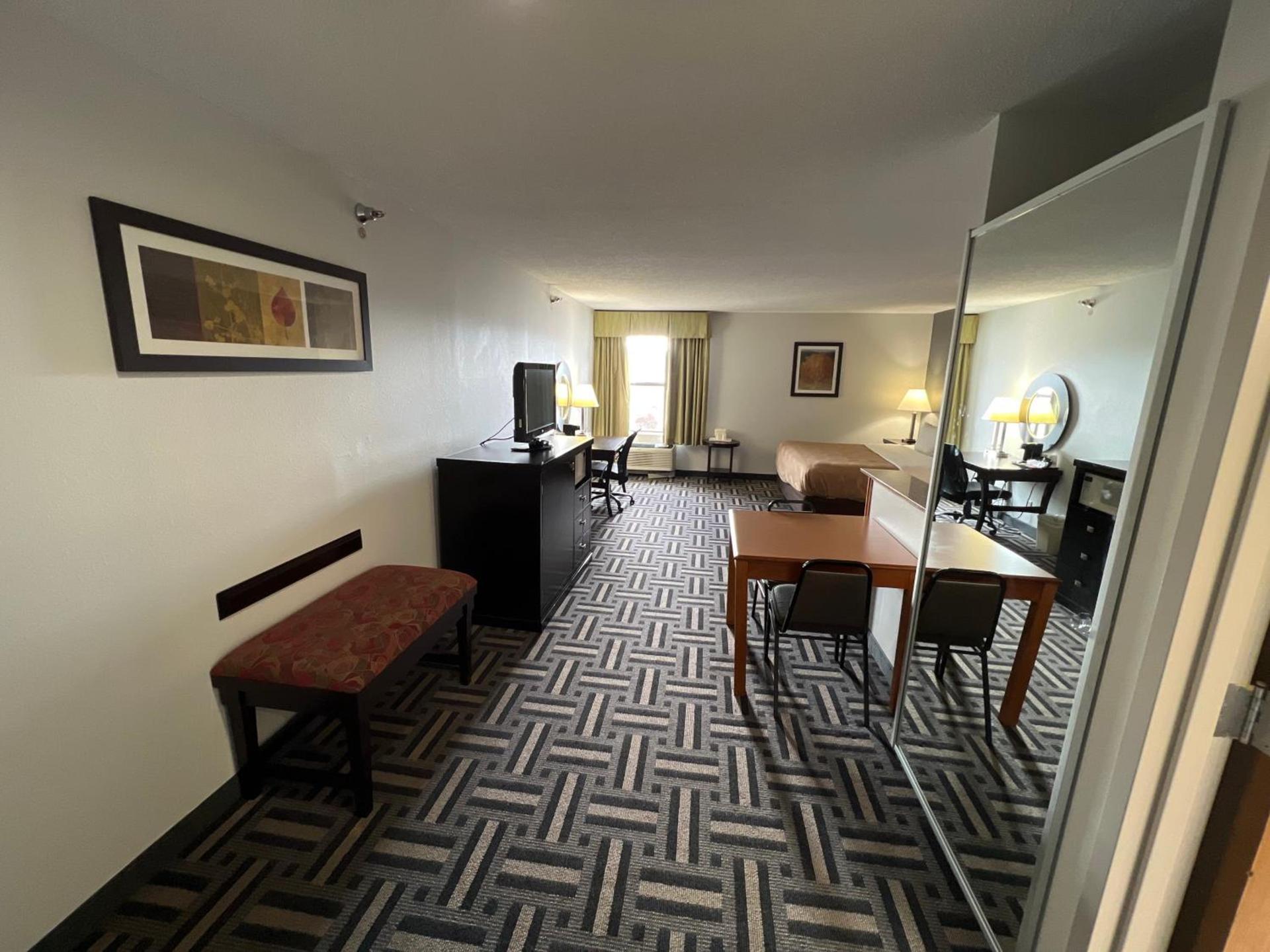 Quality Inn & Suites Portsmouth photo 33