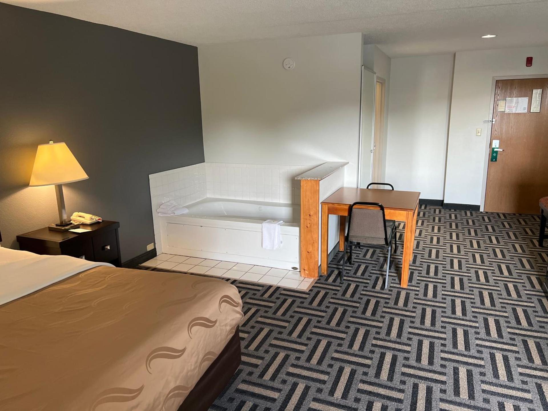 Quality Inn & Suites Portsmouth photo 34