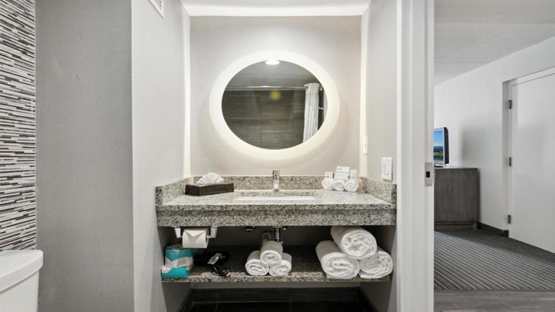 Holiday Inn Express Williamsburg North by IHG photo 42