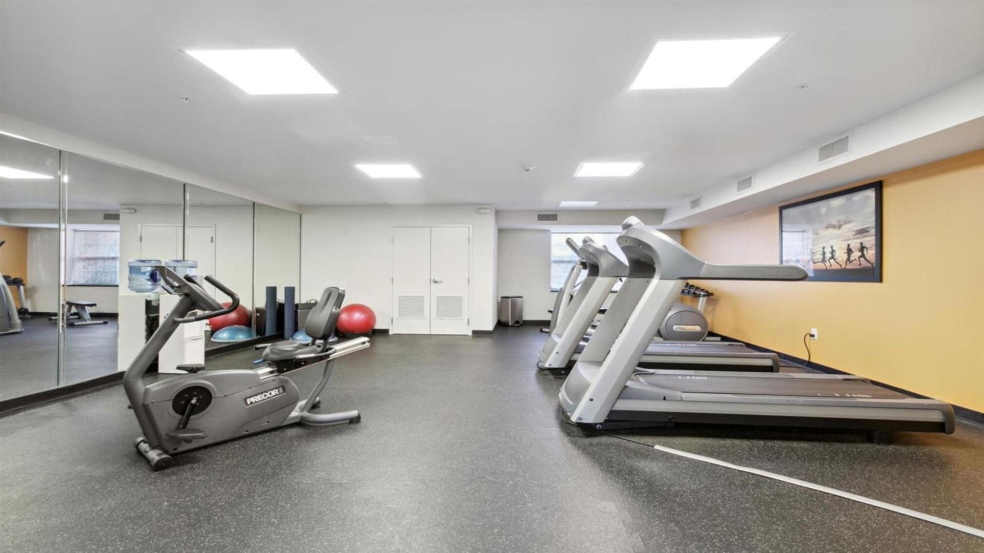 Holiday Inn Express Williamsburg North by IHG photo 35