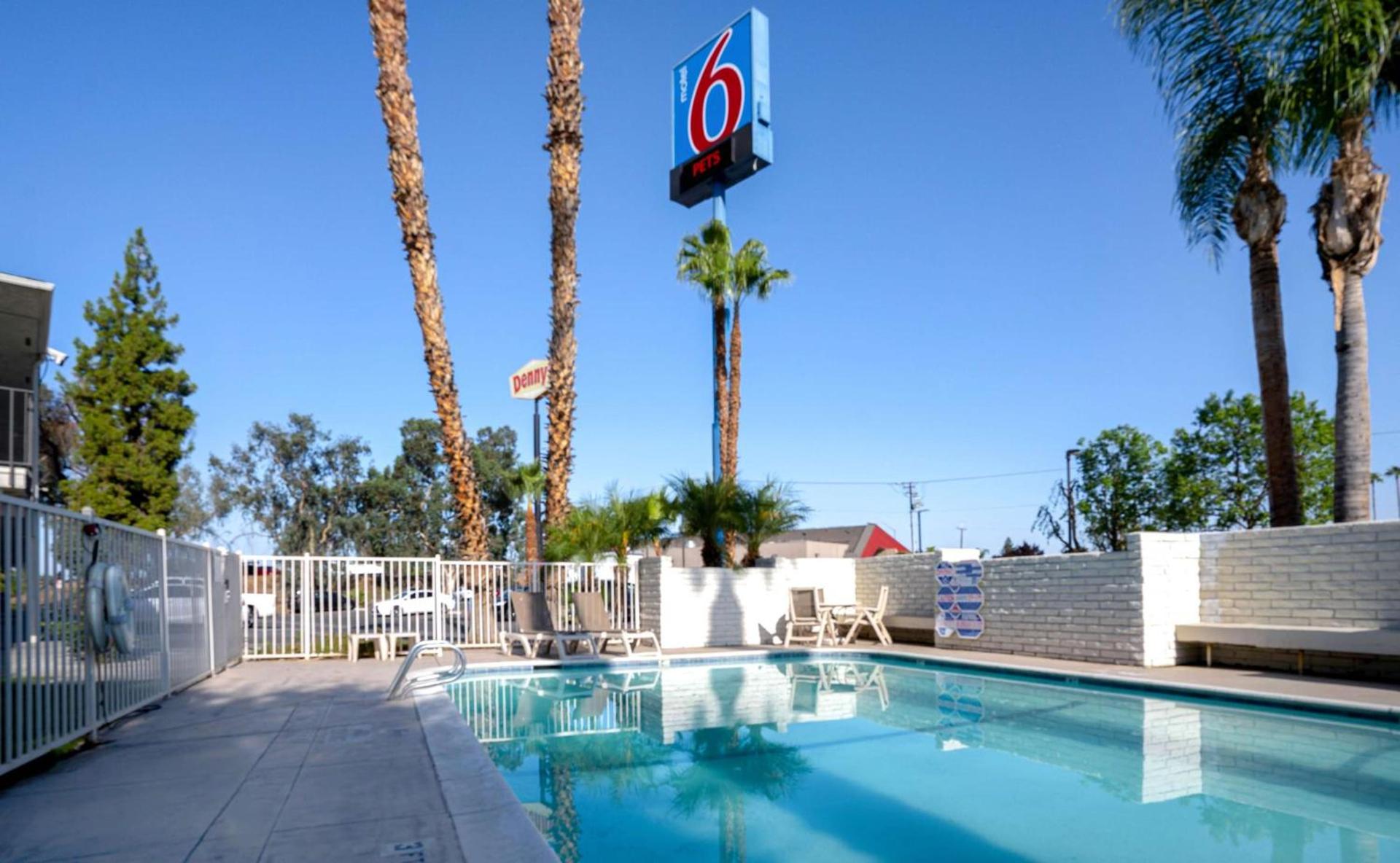 Motel 6-Bakersfield, CA - South photo 3