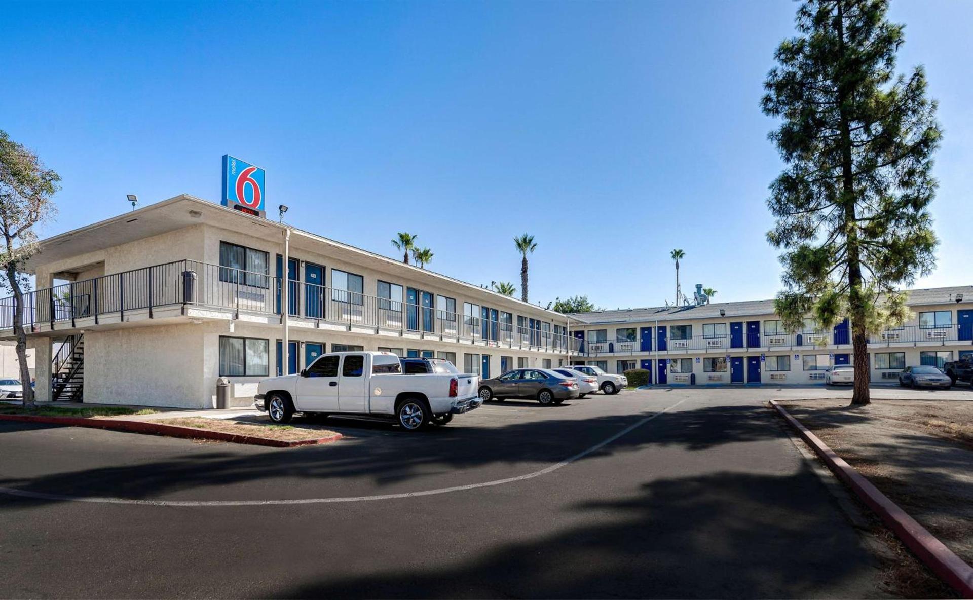 Motel 6-Bakersfield, CA - South photo 2