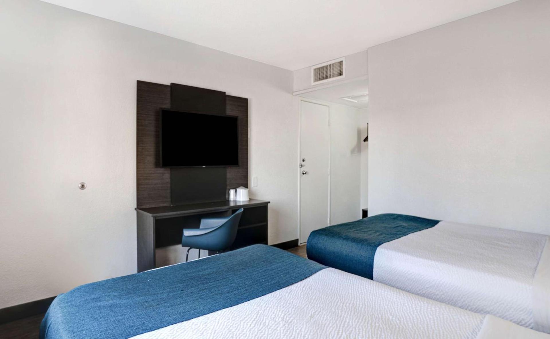Motel 6-Bakersfield, CA - South photo 5