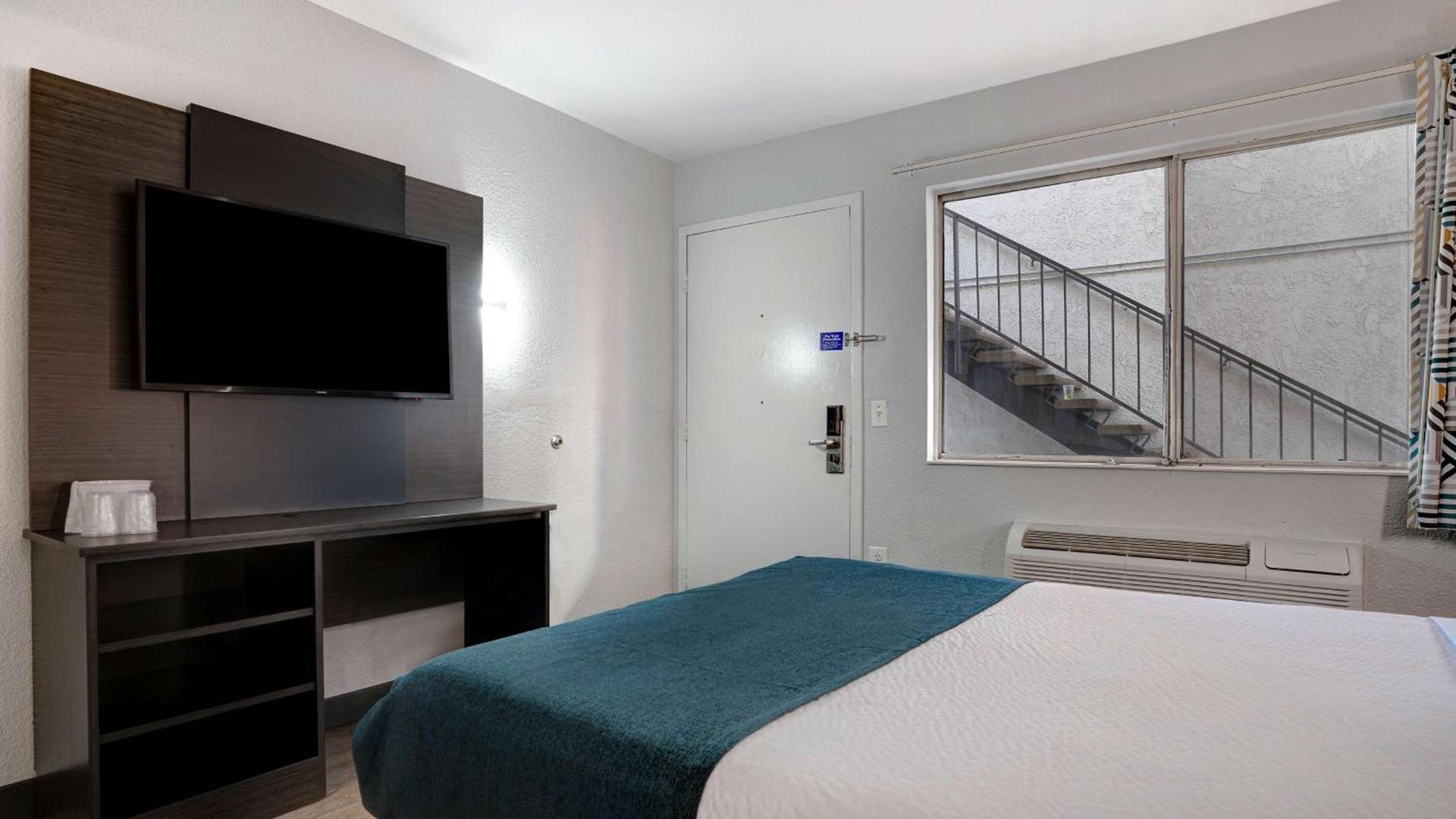 Motel 6-Bakersfield, CA - South photo 11