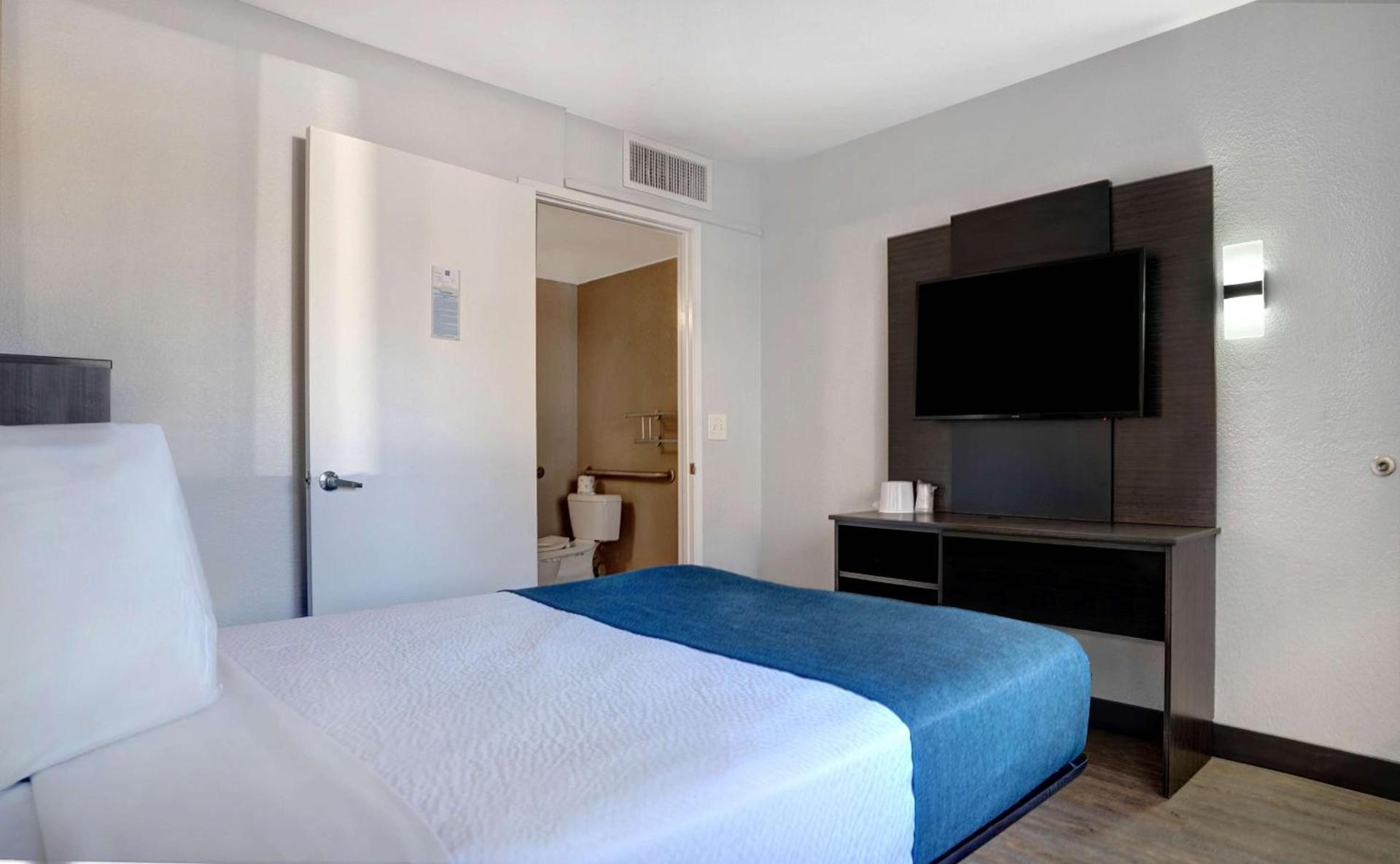 Motel 6-Bakersfield, CA - South photo 12
