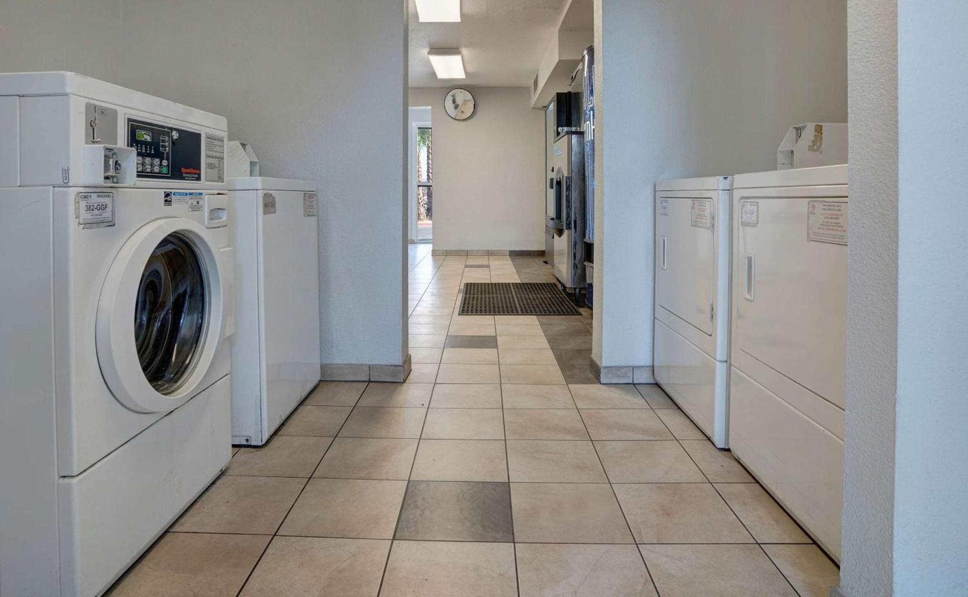 Motel 6-Bakersfield, CA - South photo 25