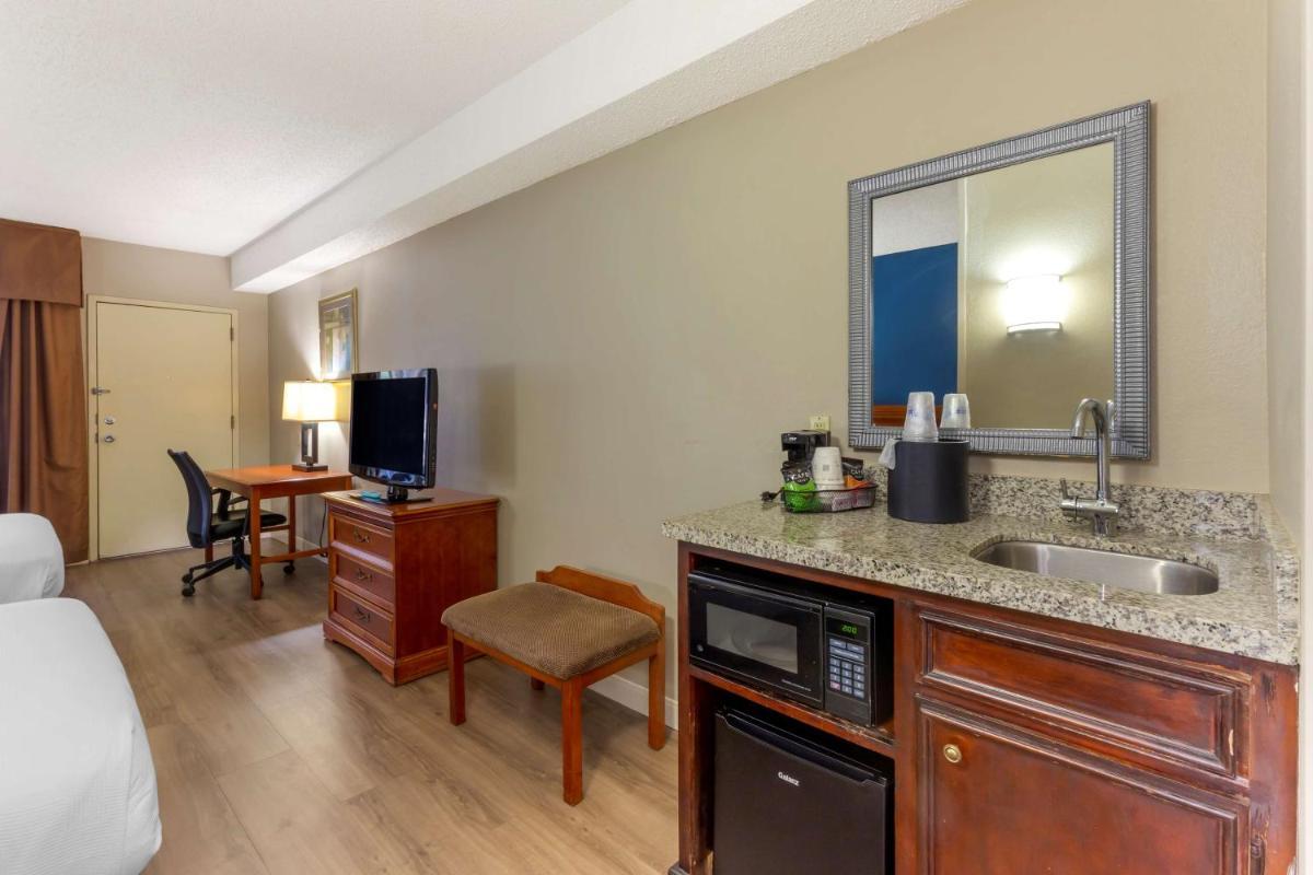 Best Western Plus Cary - NC State photo 21