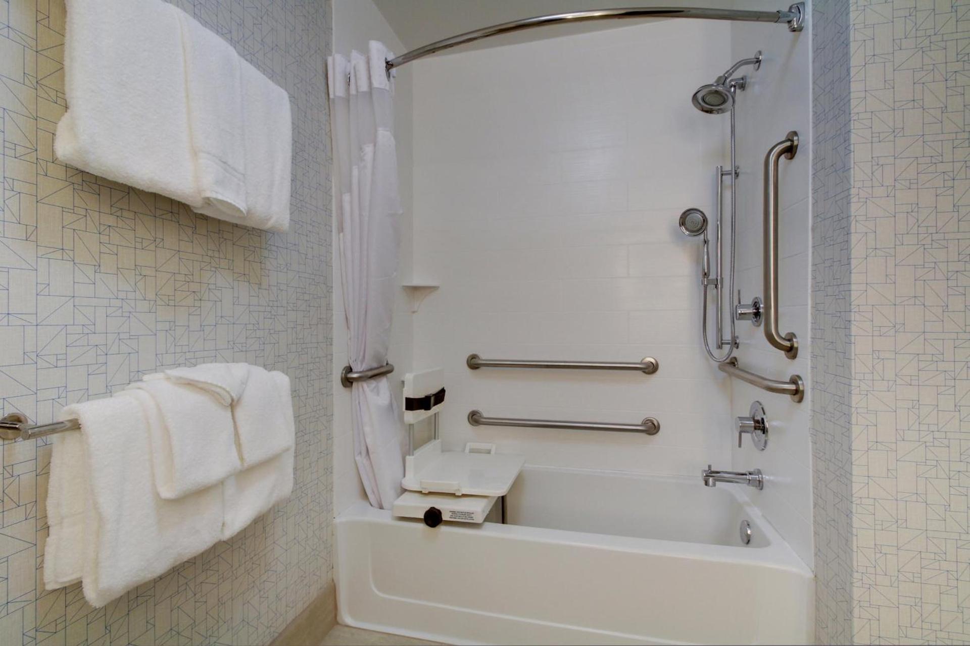 Holiday Inn Express & Suites Aurora - Naperville by IHG photo 16