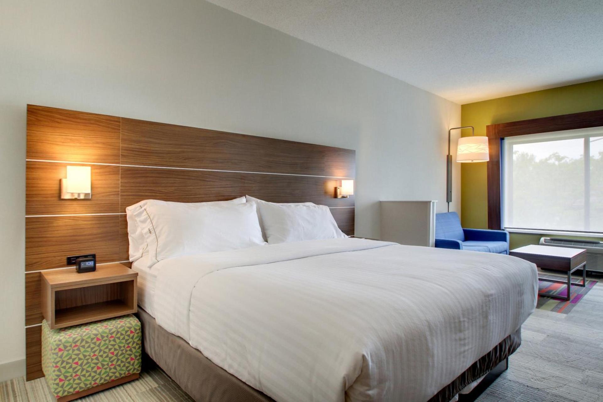 Holiday Inn Express & Suites Aurora - Naperville by IHG photo 62