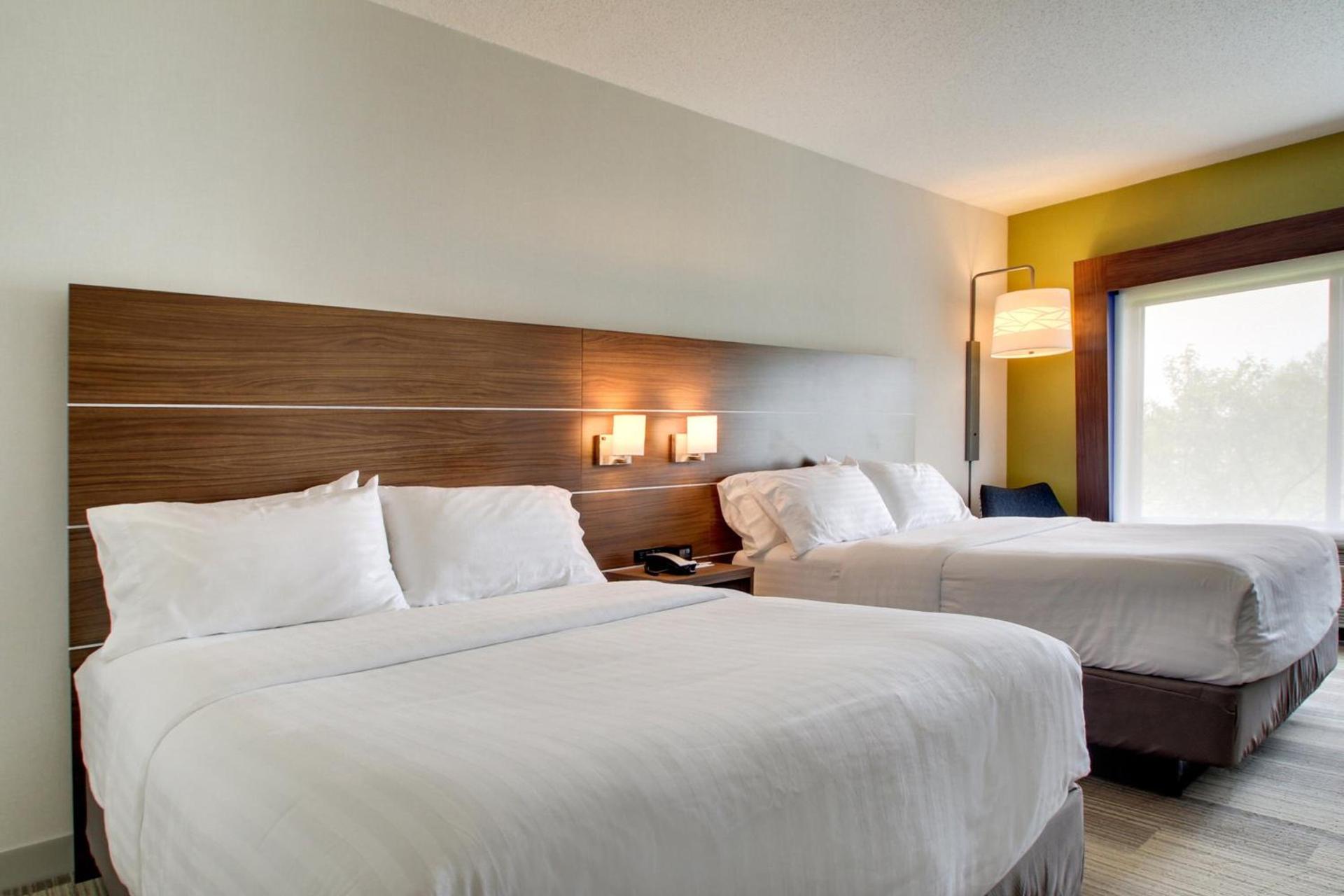 Holiday Inn Express & Suites Aurora - Naperville by IHG photo 14