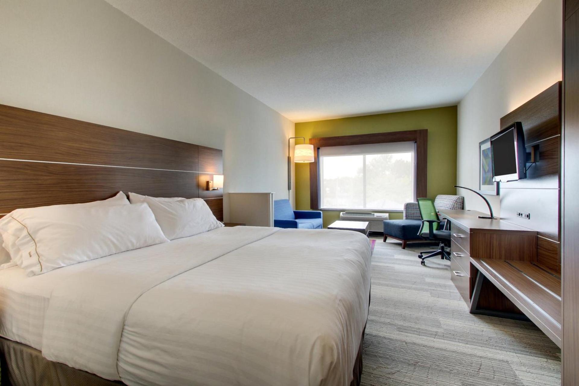 Holiday Inn Express & Suites Aurora - Naperville by IHG photo 52