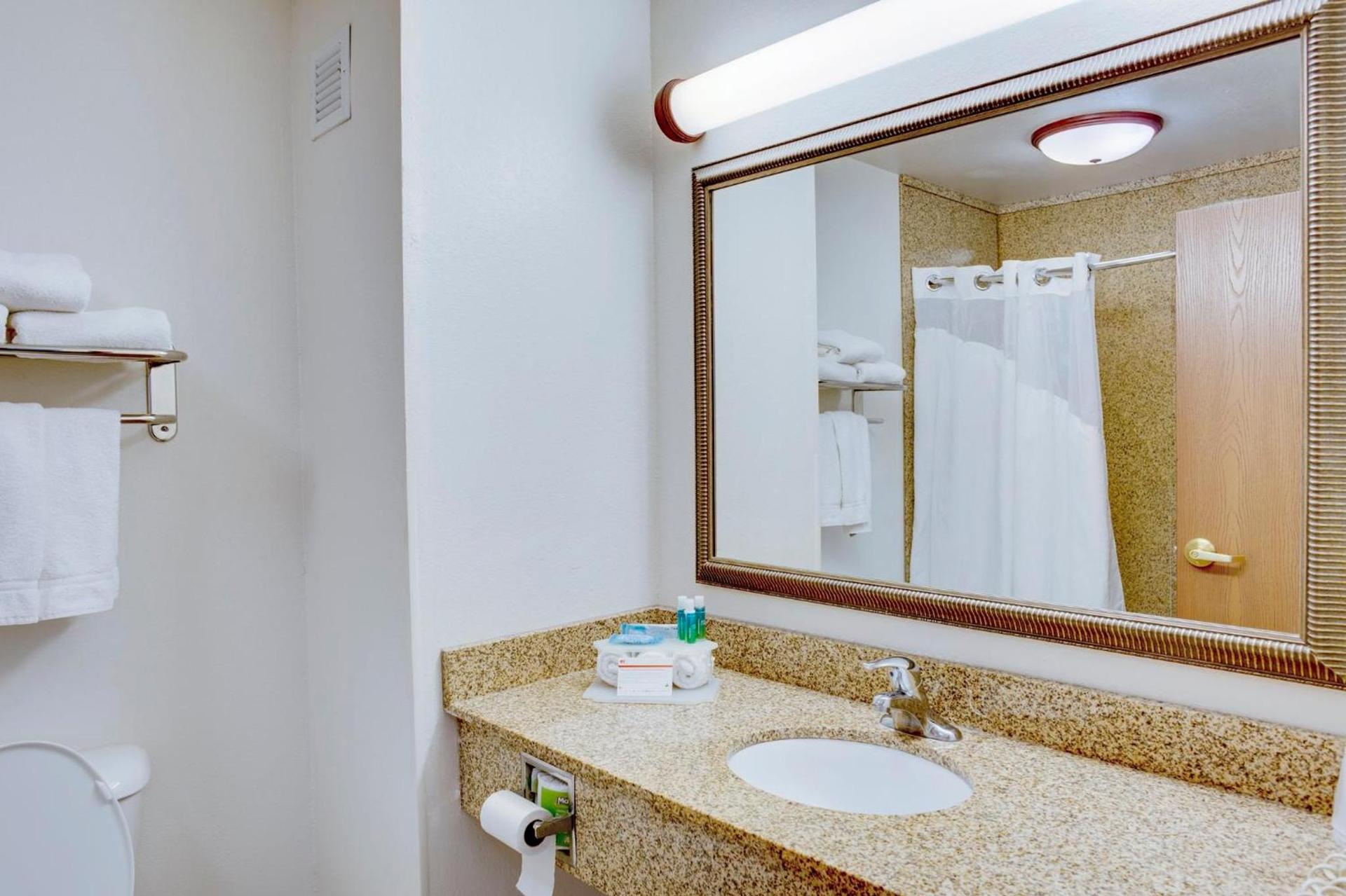 Quality Inn & Suites Bethany - Oklahoma City West photo 27