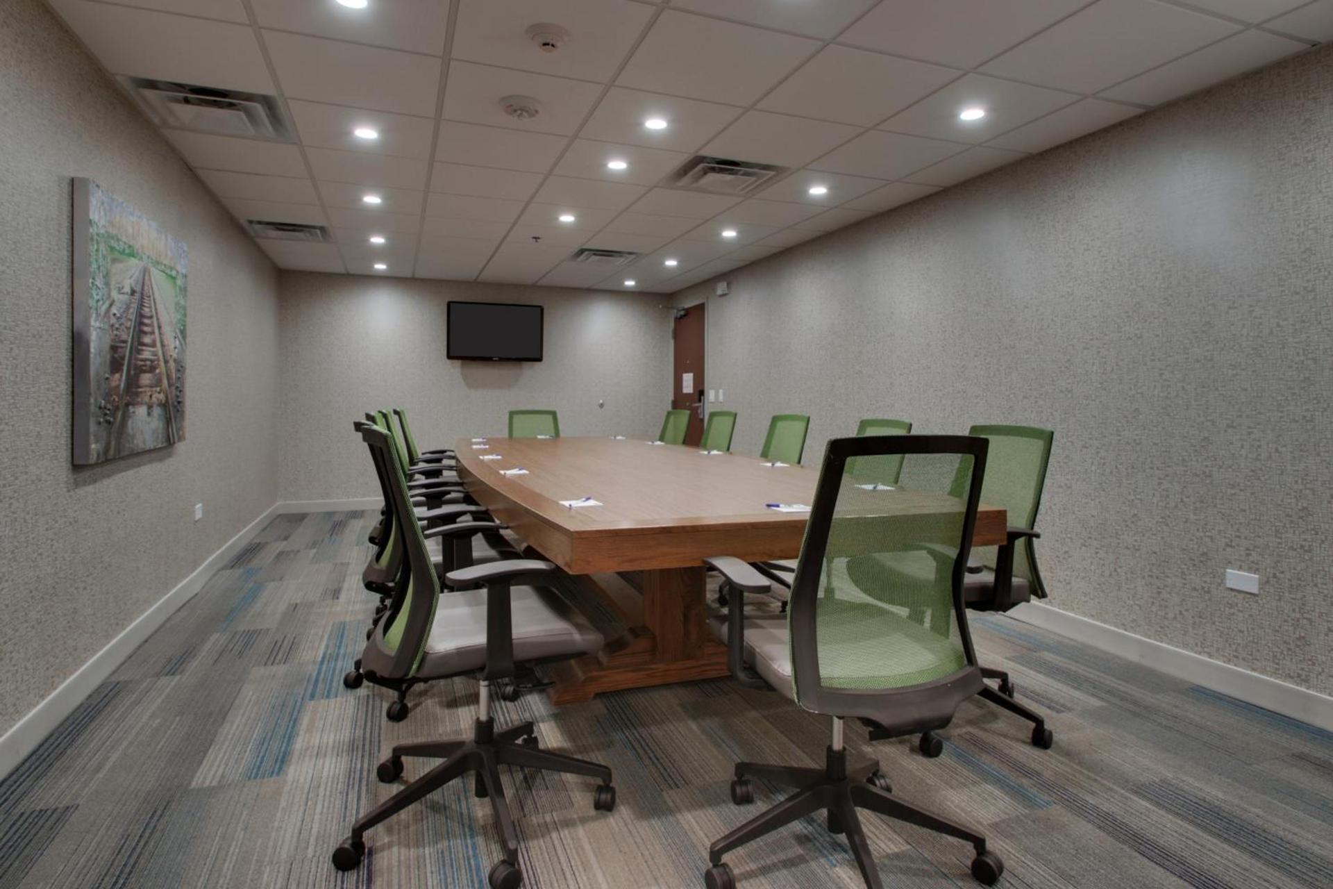 Holiday Inn Express & Suites Aurora - Naperville by IHG photo 40