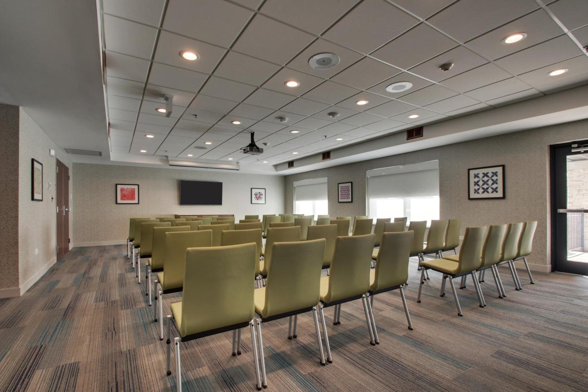 Holiday Inn Express & Suites Aurora - Naperville by IHG photo 29