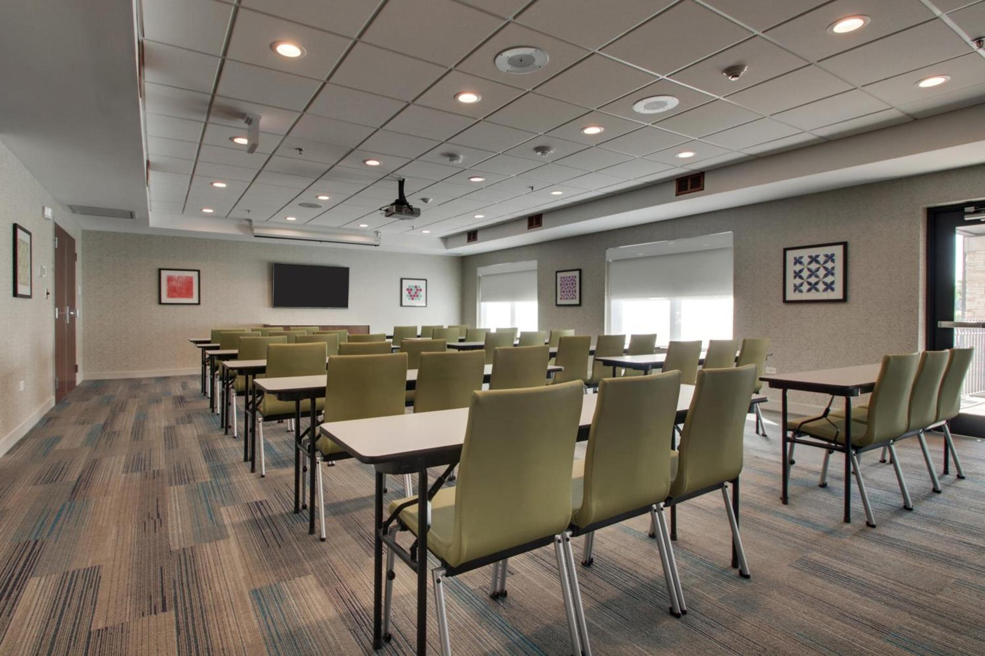 Holiday Inn Express & Suites Aurora - Naperville by IHG photo 33