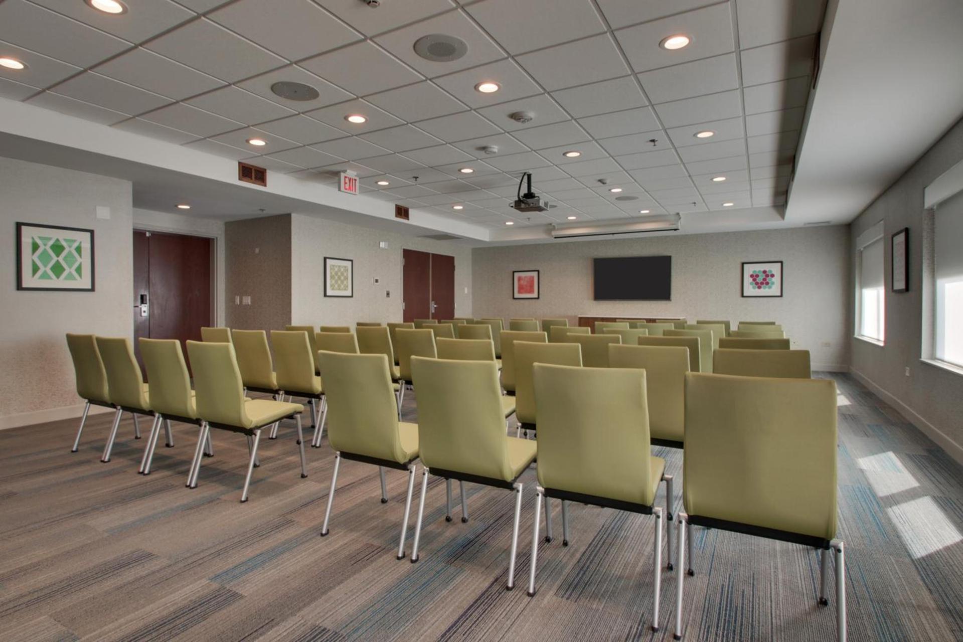 Holiday Inn Express & Suites Aurora - Naperville by IHG photo 32