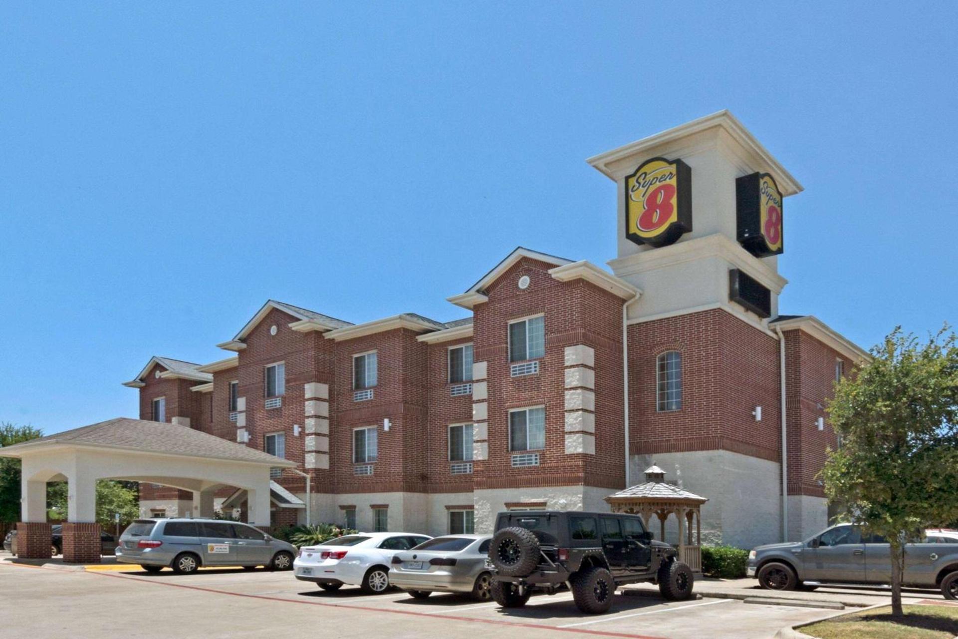 Super 8 by Wyndham Austin/Airport South photo 1