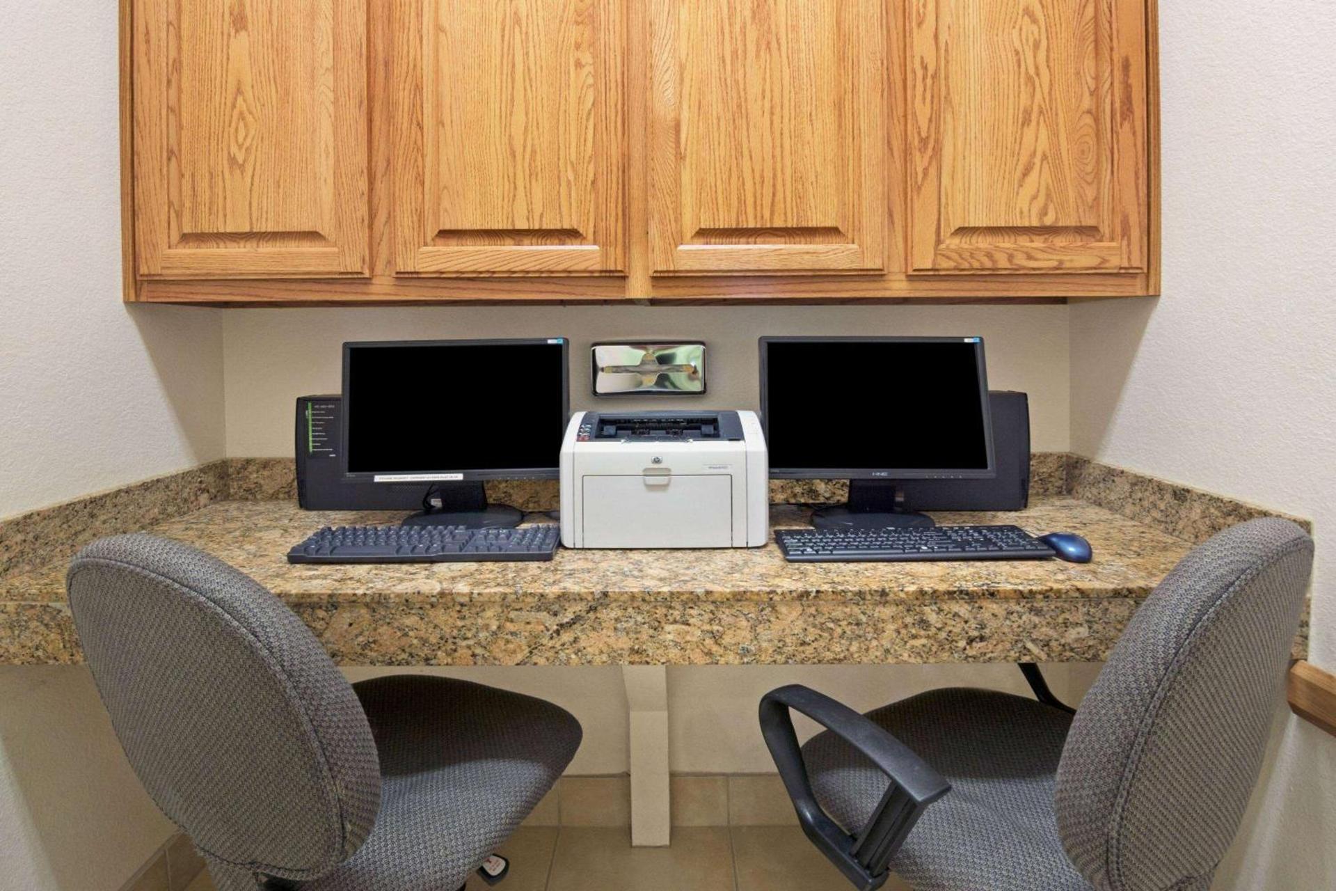 Super 8 by Wyndham Austin/Airport South photo 8