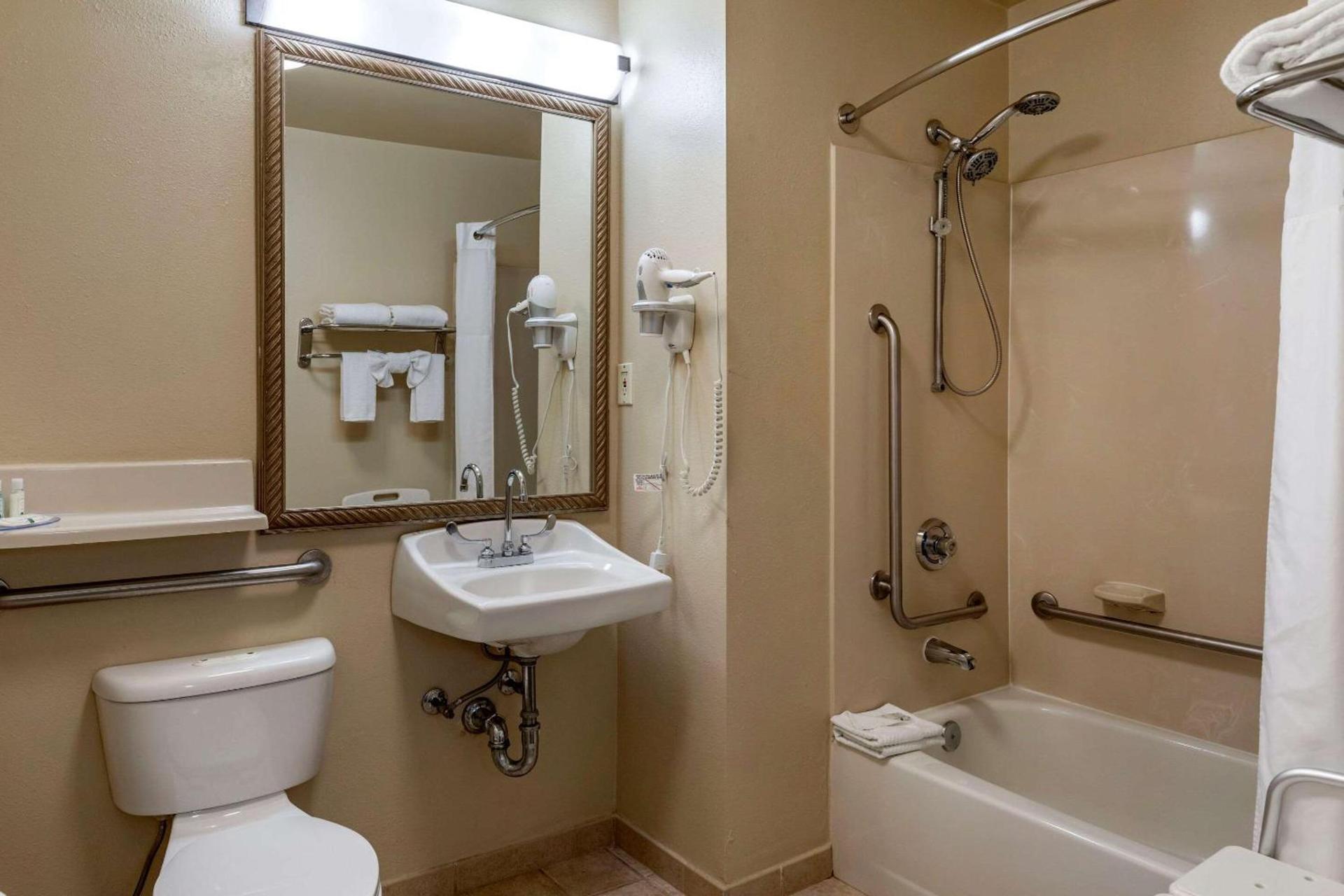 Quality Inn Placentia Anaheim Fullerton photo 24