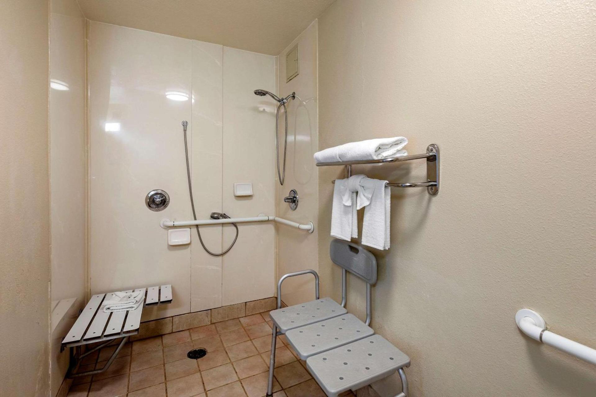 Quality Inn Placentia Anaheim Fullerton photo 6